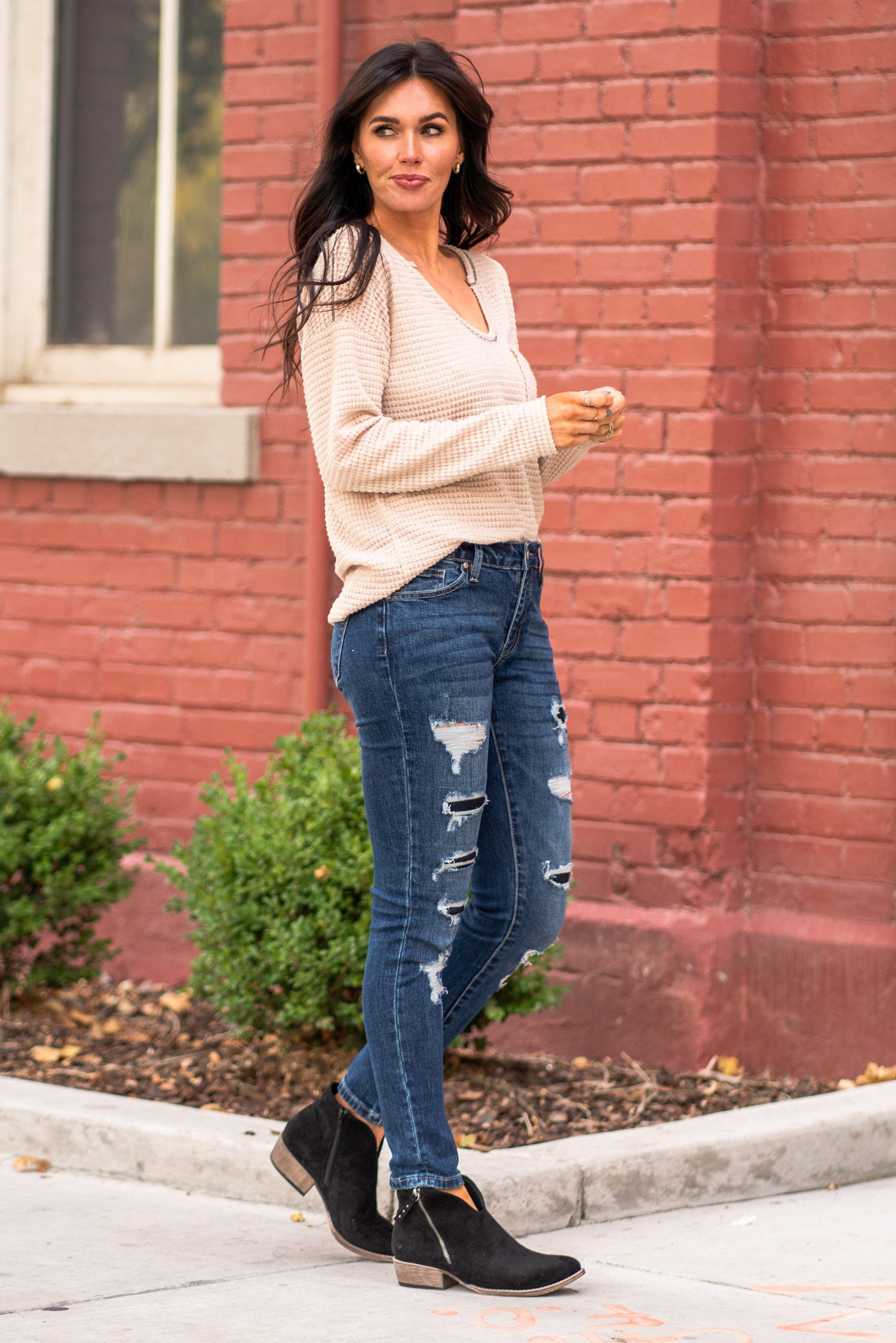 KanCan Jeans  KanCan Comfort Stretch Color: Medium Light Wash Cut: Ankle Skinny, 29.5" Inseam* Rise: Mid-Rise, 8.5" Front Rise* Material: 98% COTTON 2% SPANDEX  Stitching: Classic Fly: Zipper  Style #: KC5020D Contact us for any additional measurements or sizing.