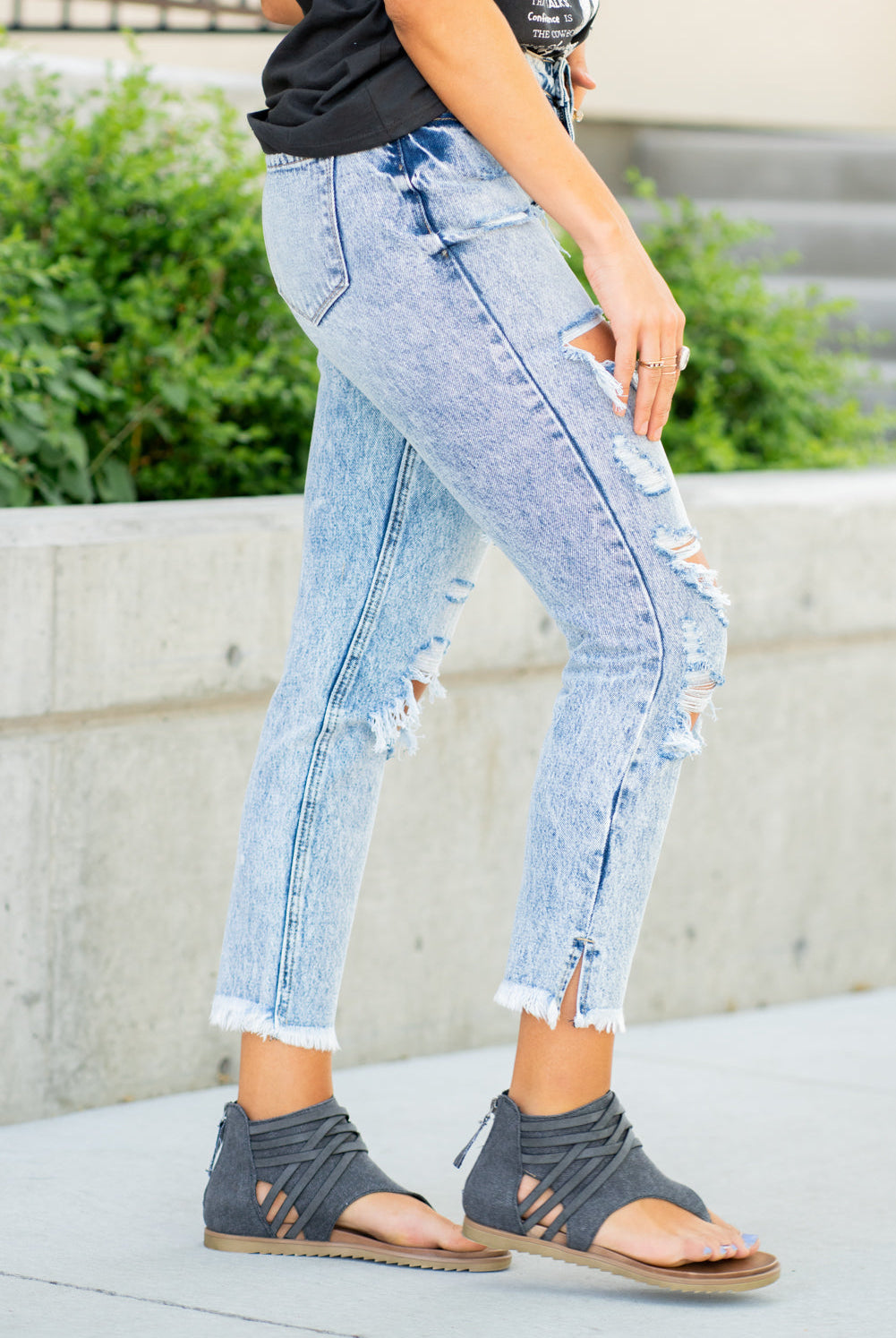 KanCan Jeans These mom jeans will become your go-to! Pair these girlfriend mom fit with sandals and a tee for an easy summer look.  Collection: Spring 2021 Color: Medium Blue Wash Cut: Straight Fit, 27" Inseam  Rise: High-Rise, 10.5" Front Rise 100% Cotton  Fly: Exposed Button Fly Style #: KC5201M Contact us for any additional measurements or sizing.  