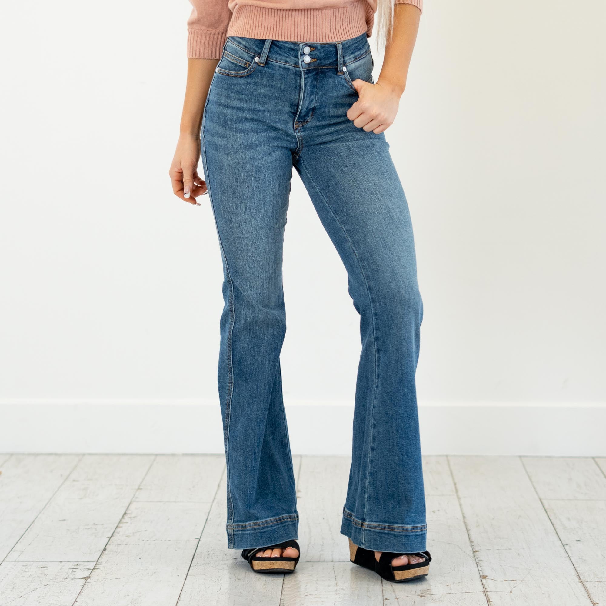Judy Blue

High-rise tummy control, double-button waist, soft stretch flare—your new sculpting denim essential.

Color: Medium Blue

Cut: Flare, 10.75" Inseam*
Rise: High Rise, 33" Front Rise*
Material: 91% Cotton, 7% Polyester, 2% Spandex
Stitching: Classic
Fly: Zipper
Style #:&nbsp;Style # JB881018 | # 881018

*Measured on the smallest size, measurements may vary by size.

Contact us for any additional measurements or sizing.