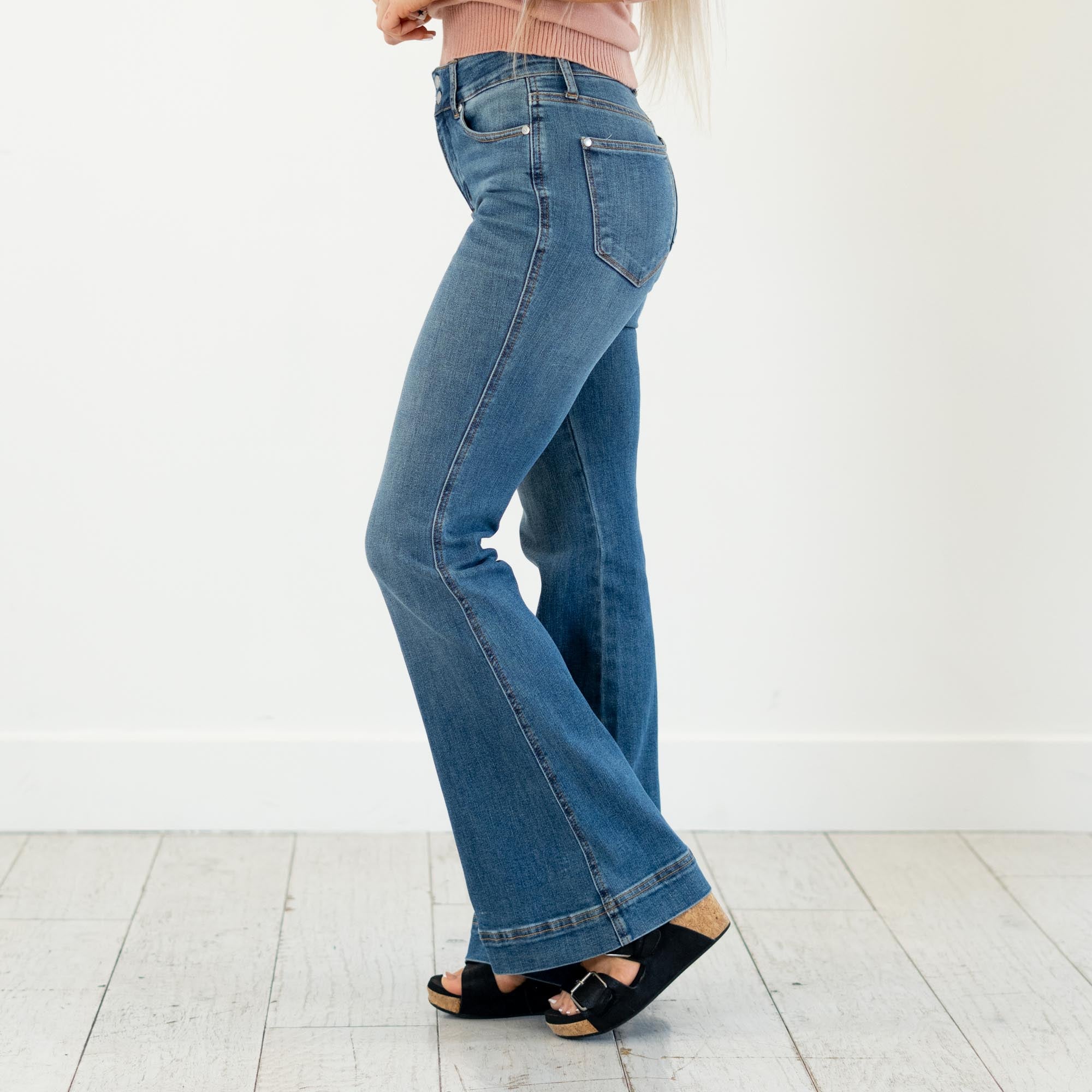 Judy Blue

High-rise tummy control, double-button waist, soft stretch flare—your new sculpting denim essential.

Color: Medium Blue

Cut: Flare, 10.75" Inseam*
Rise: High Rise, 33" Front Rise*
Material: 91% Cotton, 7% Polyester, 2% Spandex
Stitching: Classic
Fly: Zipper
Style #:&nbsp;Style # JB881018 | # 881018

*Measured on the smallest size, measurements may vary by size.

Contact us for any additional measurements or sizing.