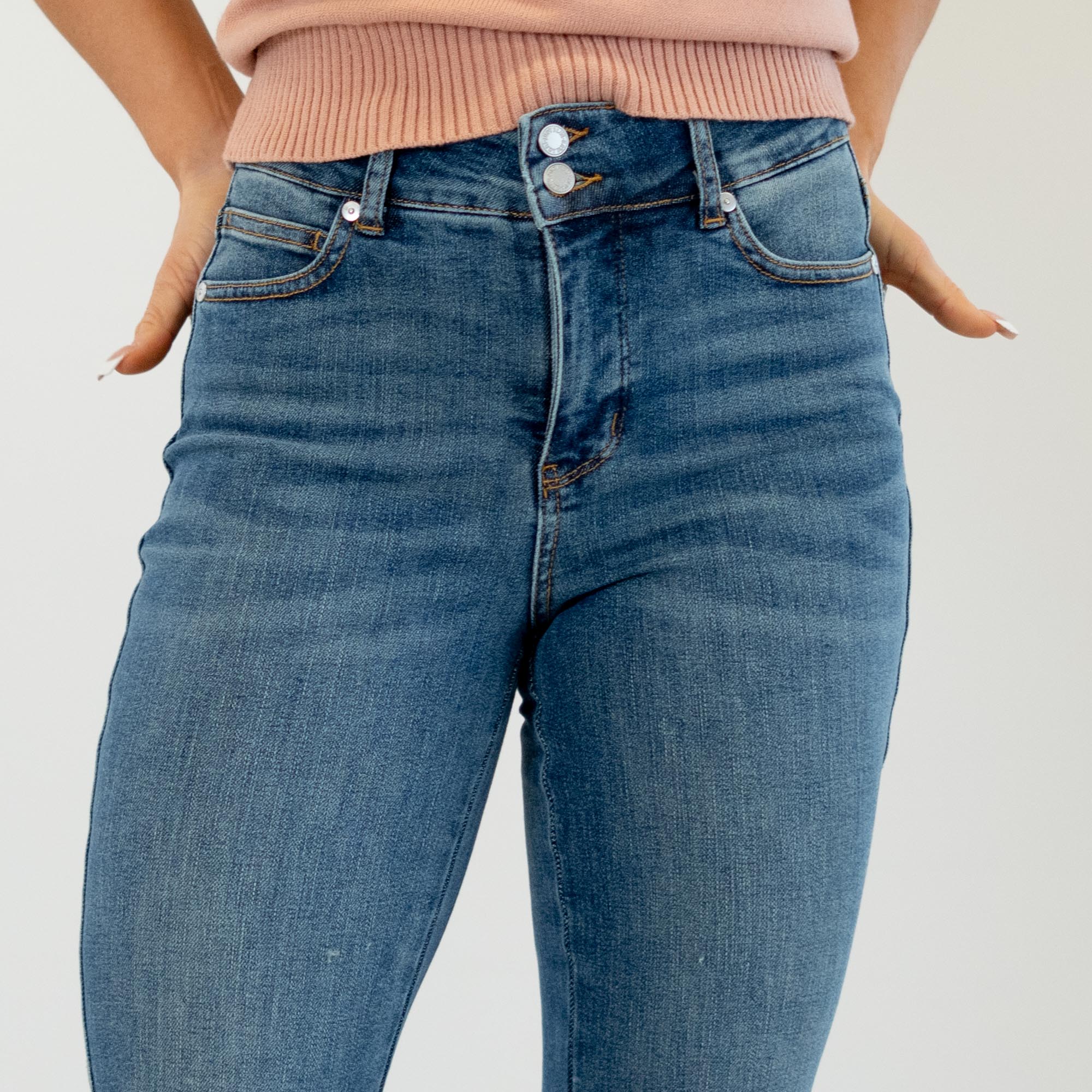 Judy Blue

High-rise tummy control, double-button waist, soft stretch flare—your new sculpting denim essential.

Color: Medium Blue

Cut: Flare, 10.75" Inseam*
Rise: High Rise, 33" Front Rise*
Material: 91% Cotton, 7% Polyester, 2% Spandex
Stitching: Classic
Fly: Zipper
Style #:&nbsp;Style # JB881018 | # 881018

*Measured on the smallest size, measurements may vary by size.

Contact us for any additional measurements or sizing.