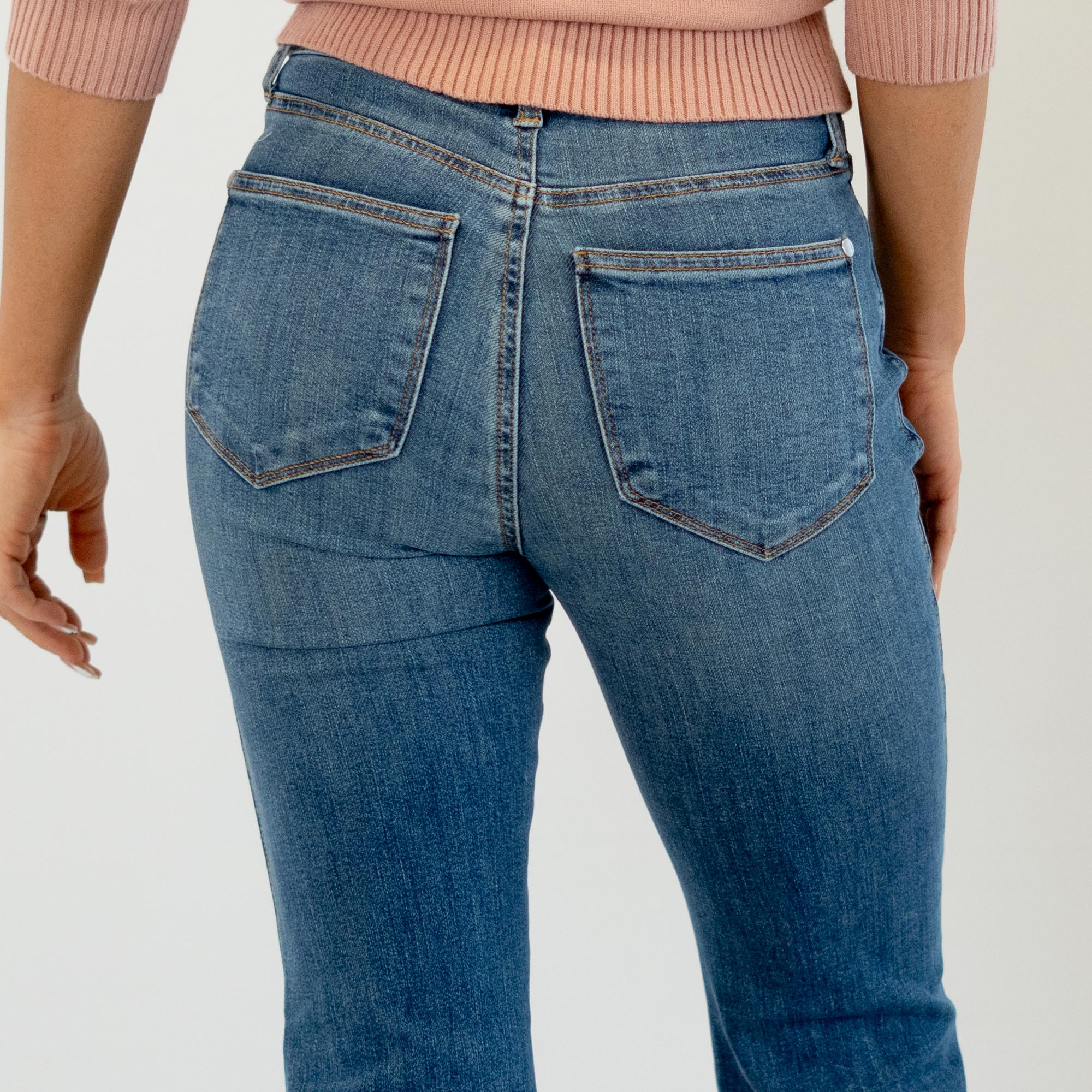 Judy Blue

High-rise tummy control, double-button waist, soft stretch flare—your new sculpting denim essential.

Color: Medium Blue

Cut: Flare, 10.75" Inseam*
Rise: High Rise, 33" Front Rise*
Material: 91% Cotton, 7% Polyester, 2% Spandex
Stitching: Classic
Fly: Zipper
Style #:&nbsp;Style # JB881018 | # 881018

*Measured on the smallest size, measurements may vary by size.

Contact us for any additional measurements or sizing.