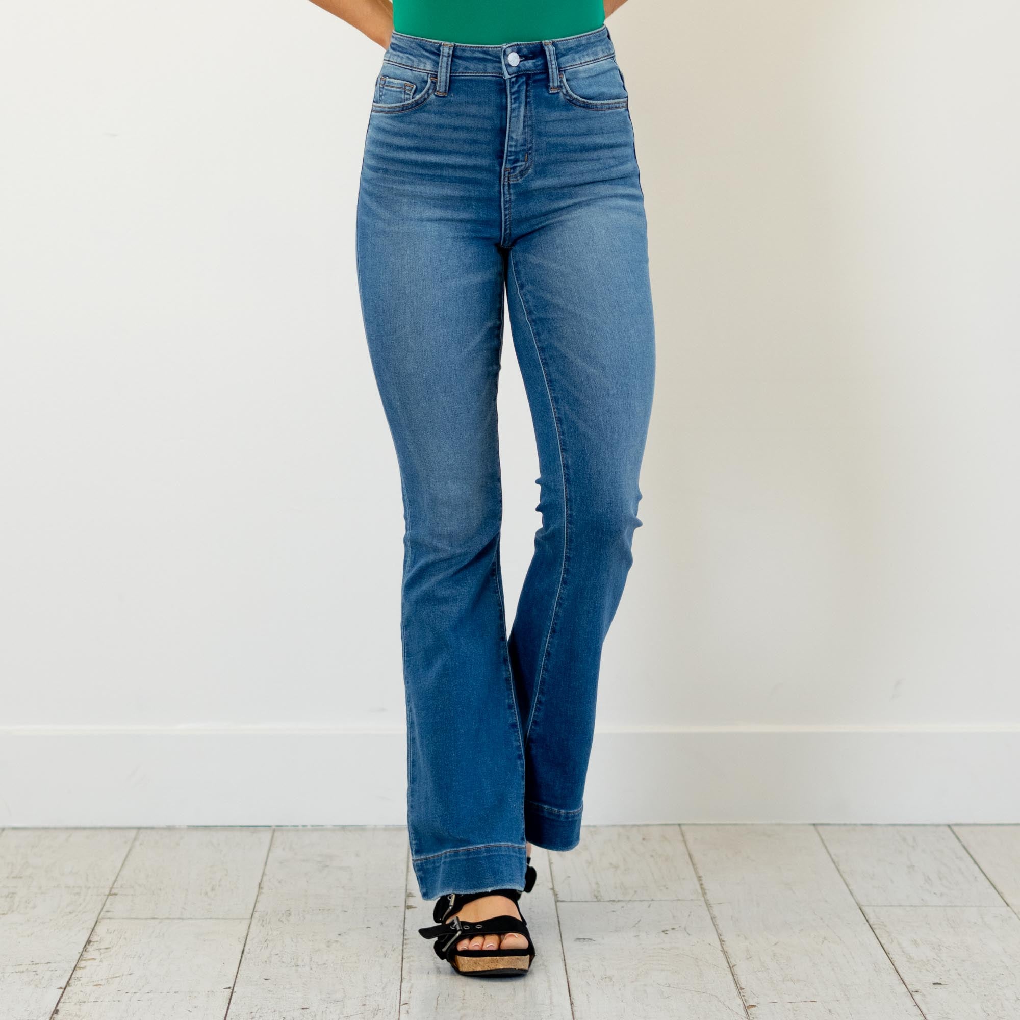 

Lovervet by VERVET&nbsp;

Designed with a super high rise and a clean, elongated flare, this style brings effortless polish to everyday denim. The full-length silhouette and tailored trouser hem create a sleek, elevated look that flatters from every angle. Crafted from comfort stretch denim, they offer structure with just the right amount of give. A timeless medium wash makes these easy to dress up or down.

Color Name: Glorious Bluss
Color: Medium Blue
Cut: Flare, 32" Inseam*
Rise: High-Rise, 11" Front R