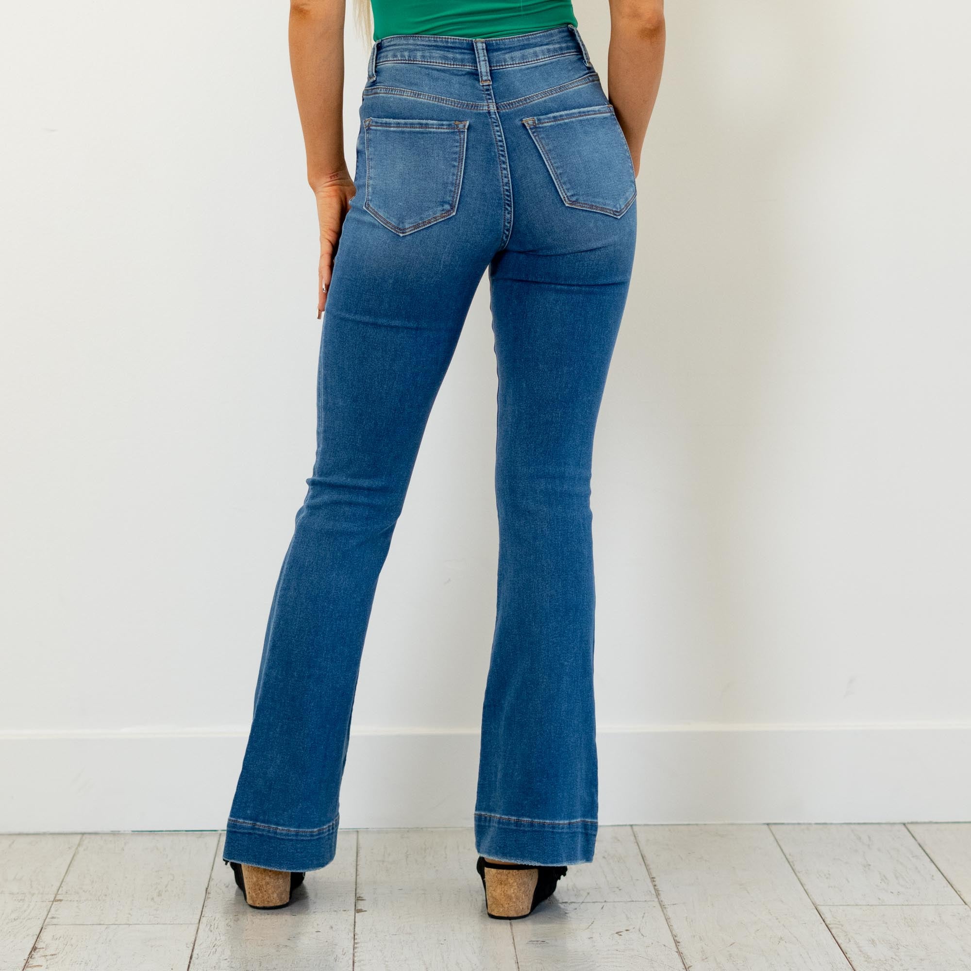 

Lovervet by VERVET&nbsp;

Designed with a super high rise and a clean, elongated flare, this style brings effortless polish to everyday denim. The full-length silhouette and tailored trouser hem create a sleek, elevated look that flatters from every angle. Crafted from comfort stretch denim, they offer structure with just the right amount of give. A timeless medium wash makes these easy to dress up or down.

Color Name: Glorious Bluss
Color: Medium Blue
Cut: Flare, 32" Inseam*
Rise: High-Rise, 11" Front R