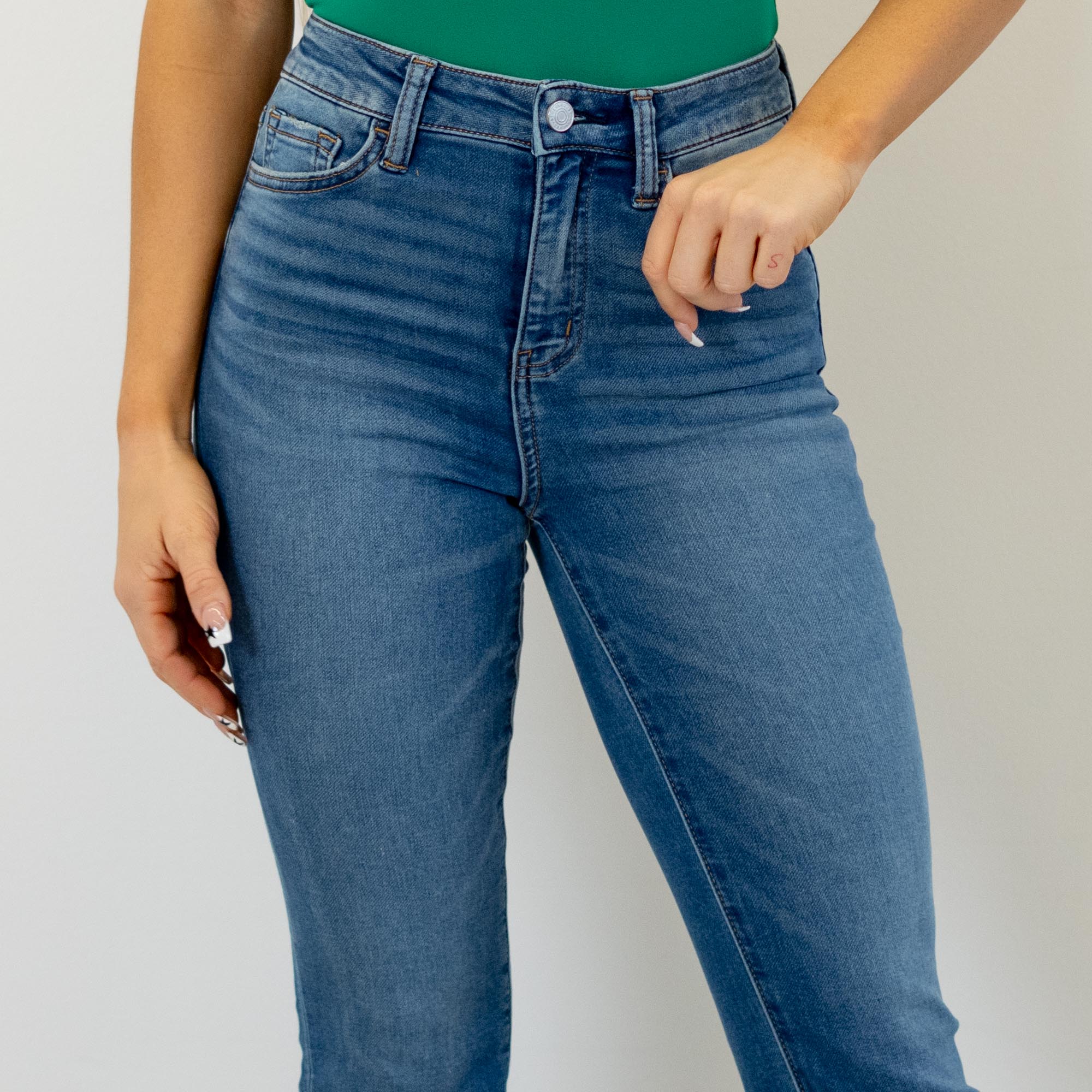 

Lovervet by VERVET&nbsp;

Designed with a super high rise and a clean, elongated flare, this style brings effortless polish to everyday denim. The full-length silhouette and tailored trouser hem create a sleek, elevated look that flatters from every angle. Crafted from comfort stretch denim, they offer structure with just the right amount of give. A timeless medium wash makes these easy to dress up or down.

Color Name: Glorious Bluss
Color: Medium Blue
Cut: Flare, 32" Inseam*
Rise: High-Rise, 11" Front R