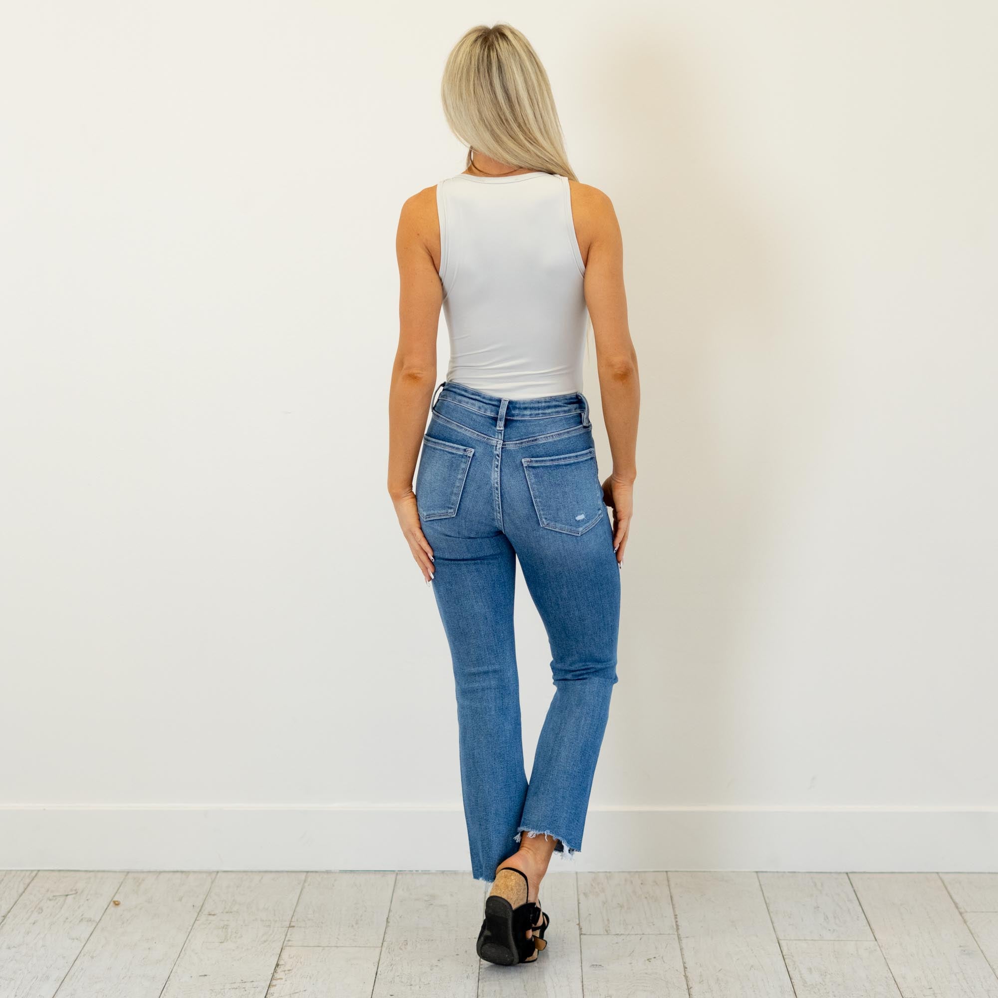 

Lovervet by VERVET&nbsp;

A flattering high rise meets a modern kick flare in this easy, everyday style. The cropped length and uneven raw hem add just the right amount of edge, while the medium wash keeps it effortlessly wearable. Made with comfort stretch denim, these jeans move with you without losing their shape. An elevated staple you’ll reach for season after season.

Color Name: Perfectly
Color: Medium Blue
Cut: Cropped Falre, 27" Inseam*
Rise: High-Rise, 10" Front Rise*

Material: 93% COTTON, 5% P