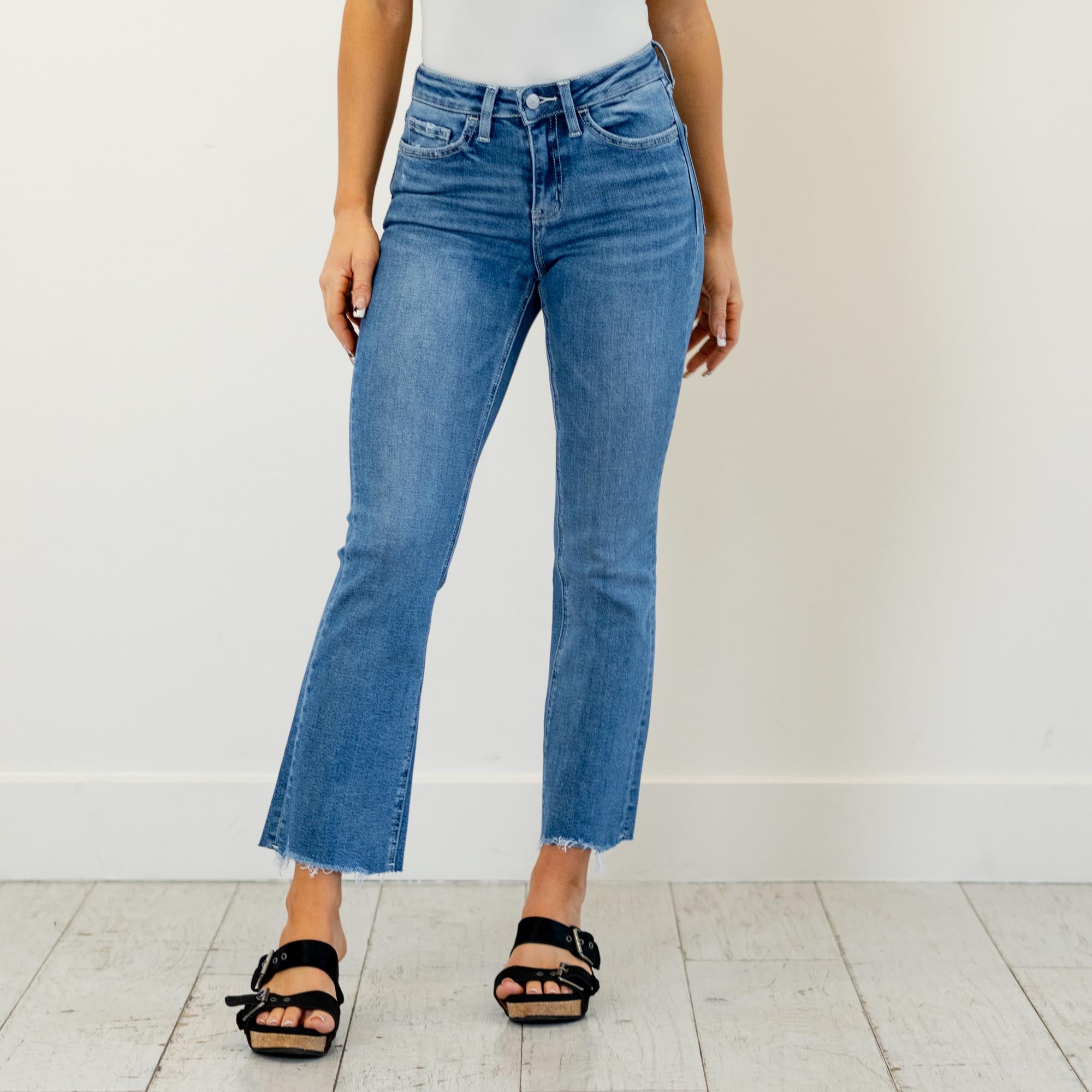 

Lovervet by VERVET&nbsp;

A flattering high rise meets a modern kick flare in this easy, everyday style. The cropped length and uneven raw hem add just the right amount of edge, while the medium wash keeps it effortlessly wearable. Made with comfort stretch denim, these jeans move with you without losing their shape. An elevated staple you’ll reach for season after season.

Color Name: Perfectly
Color: Medium Blue
Cut: Cropped Falre, 27" Inseam*
Rise: High-Rise, 10" Front Rise*

Material: 93% COTTON, 5% P