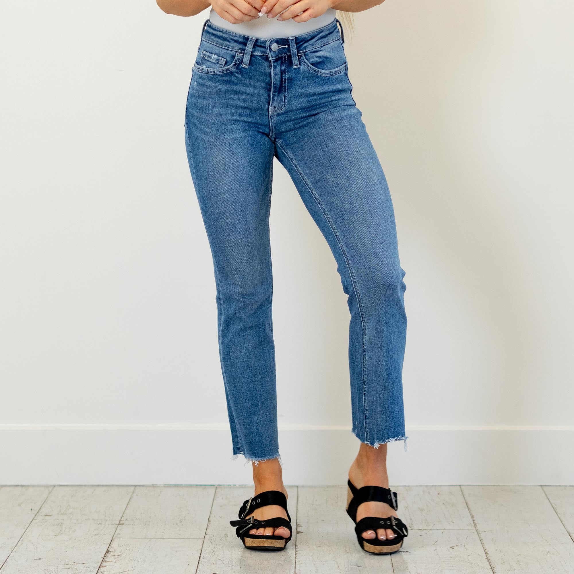

Lovervet by VERVET&nbsp;

A flattering high rise meets a modern kick flare in this easy, everyday style. The cropped length and uneven raw hem add just the right amount of edge, while the medium wash keeps it effortlessly wearable. Made with comfort stretch denim, these jeans move with you without losing their shape. An elevated staple you’ll reach for season after season.

Color Name: Perfectly
Color: Medium Blue
Cut: Cropped Falre, 27" Inseam*
Rise: High-Rise, 10" Front Rise*

Material: 93% COTTON, 5% P