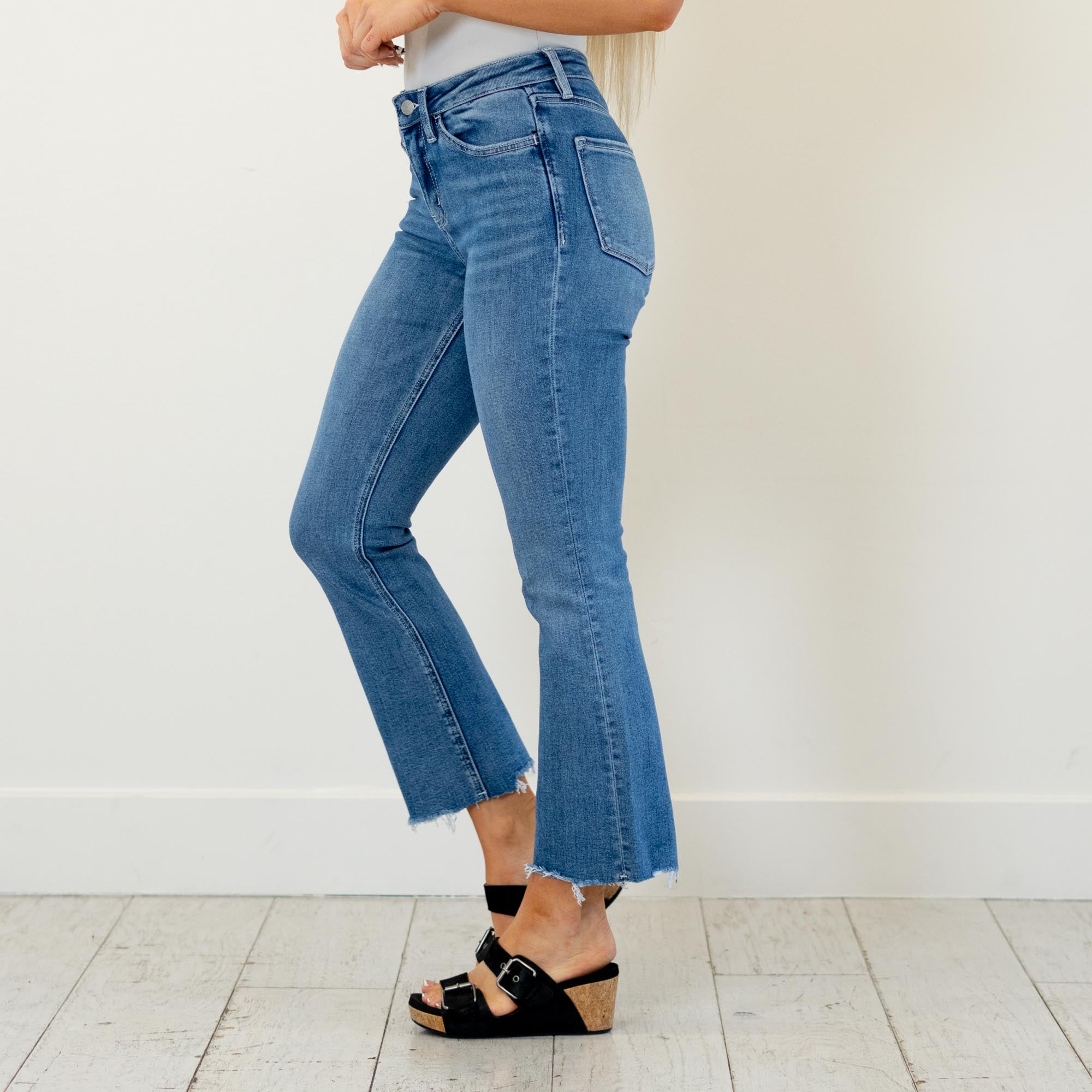 

Lovervet by VERVET&nbsp;

A flattering high rise meets a modern kick flare in this easy, everyday style. The cropped length and uneven raw hem add just the right amount of edge, while the medium wash keeps it effortlessly wearable. Made with comfort stretch denim, these jeans move with you without losing their shape. An elevated staple you’ll reach for season after season.

Color Name: Perfectly
Color: Medium Blue
Cut: Cropped Falre, 27" Inseam*
Rise: High-Rise, 10" Front Rise*

Material: 93% COTTON, 5% P