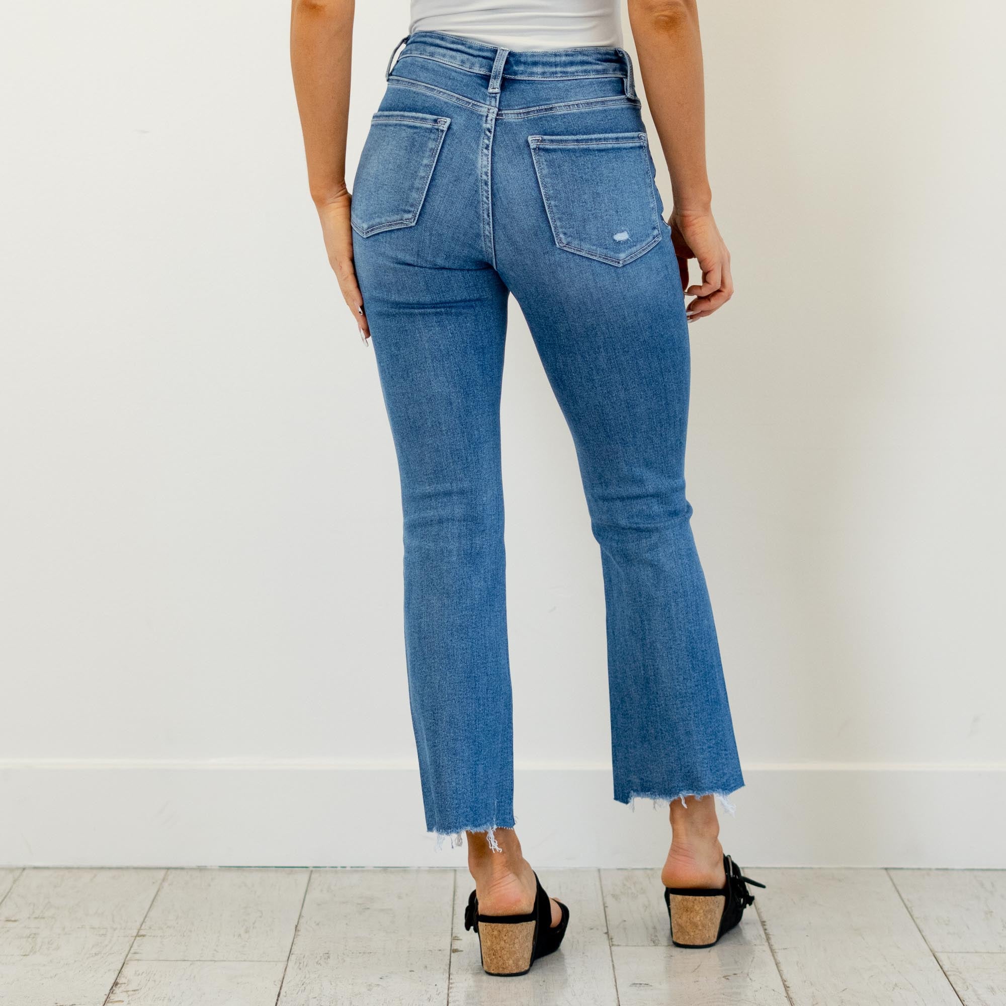 

Lovervet by VERVET&nbsp;

A flattering high rise meets a modern kick flare in this easy, everyday style. The cropped length and uneven raw hem add just the right amount of edge, while the medium wash keeps it effortlessly wearable. Made with comfort stretch denim, these jeans move with you without losing their shape. An elevated staple you’ll reach for season after season.

Color Name: Perfectly
Color: Medium Blue
Cut: Cropped Falre, 27" Inseam*
Rise: High-Rise, 10" Front Rise*

Material: 93% COTTON, 5% P