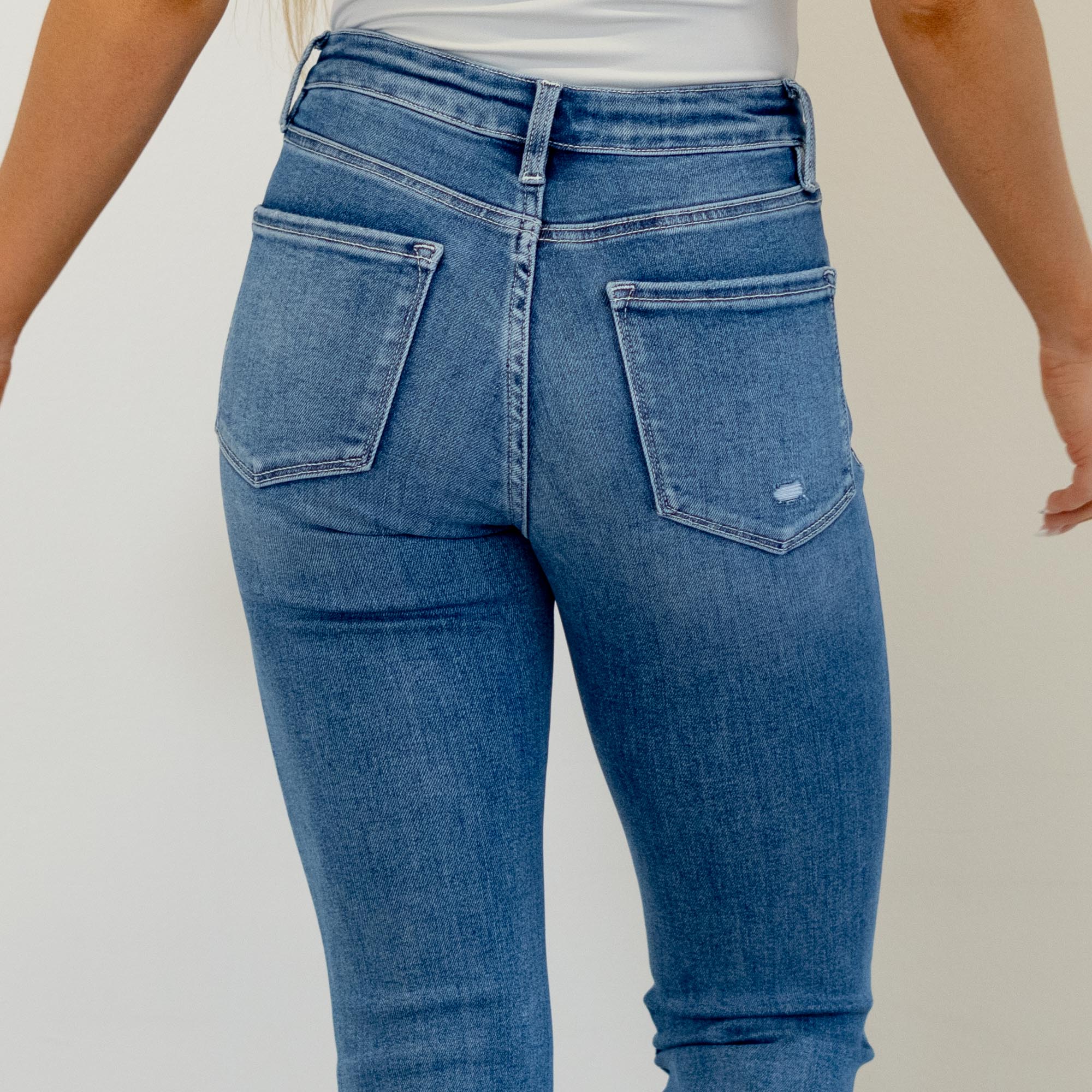 

Lovervet by VERVET&nbsp;

A flattering high rise meets a modern kick flare in this easy, everyday style. The cropped length and uneven raw hem add just the right amount of edge, while the medium wash keeps it effortlessly wearable. Made with comfort stretch denim, these jeans move with you without losing their shape. An elevated staple you’ll reach for season after season.

Color Name: Perfectly
Color: Medium Blue
Cut: Cropped Falre, 27" Inseam*
Rise: High-Rise, 10" Front Rise*

Material: 93% COTTON, 5% P