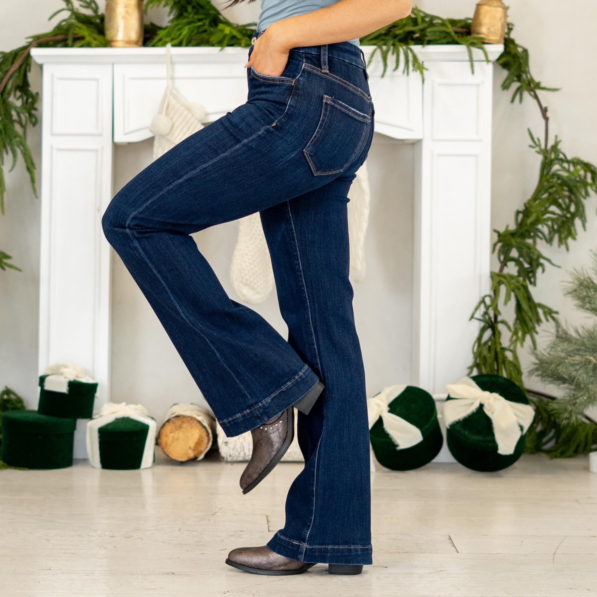 

VERVET by&nbsp;Flying Monkey Jeans


Classic, refined, and effortlessly flattering — the Rededicate High Rise Dark Trouser Flare Jeans bring a vintage-inspired silhouette to your modern wardrobe. Made with comfort stretch denim, they feature a high rise waist, clean 5-pocket design, and a tailored trouser hem that elevates any outfit. The dark wash and full-length flare create a leg-lengthening look that’s perfect for dressier days or polished everyday style.

Color Name: Redeicate
Color: Dark Blue Wash
C