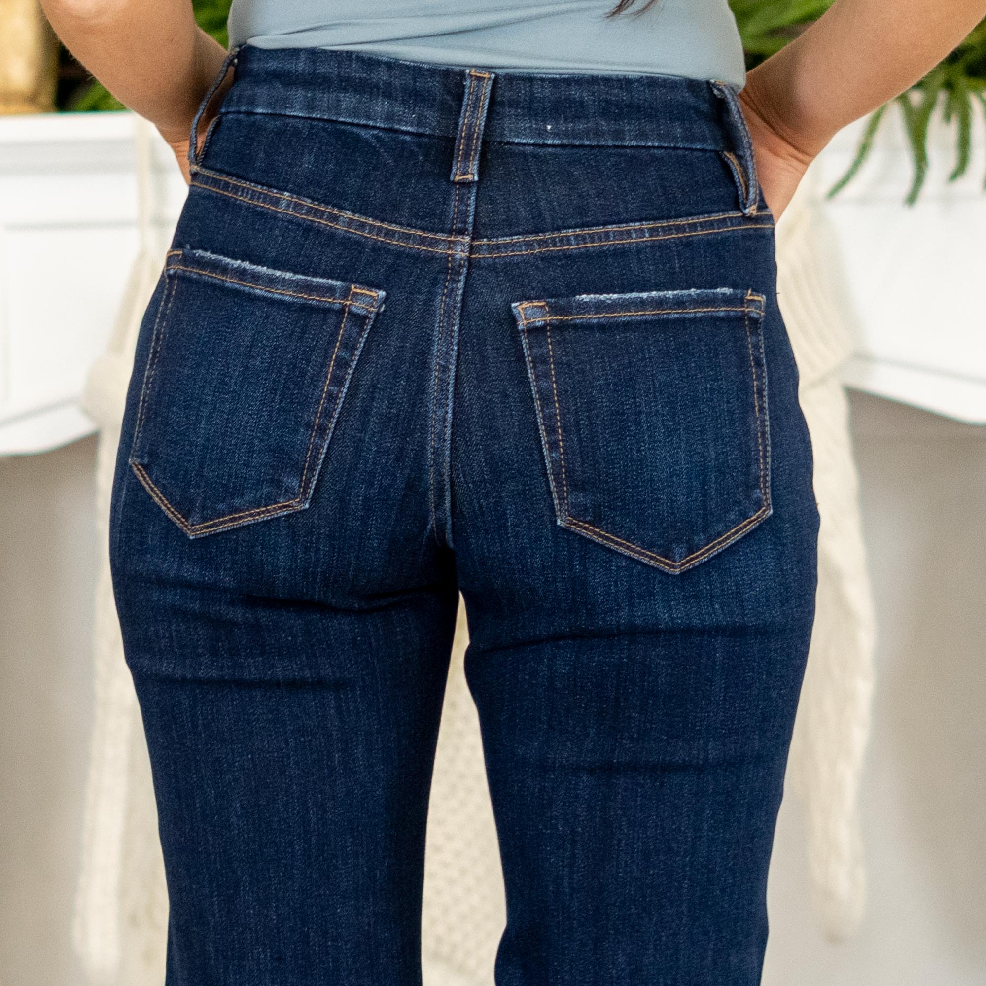 

VERVET by&nbsp;Flying Monkey Jeans


Classic, refined, and effortlessly flattering — the Rededicate High Rise Dark Trouser Flare Jeans bring a vintage-inspired silhouette to your modern wardrobe. Made with comfort stretch denim, they feature a high rise waist, clean 5-pocket design, and a tailored trouser hem that elevates any outfit. The dark wash and full-length flare create a leg-lengthening look that’s perfect for dressier days or polished everyday style.

Color Name: Redeicate
Color: Dark Blue Wash
C