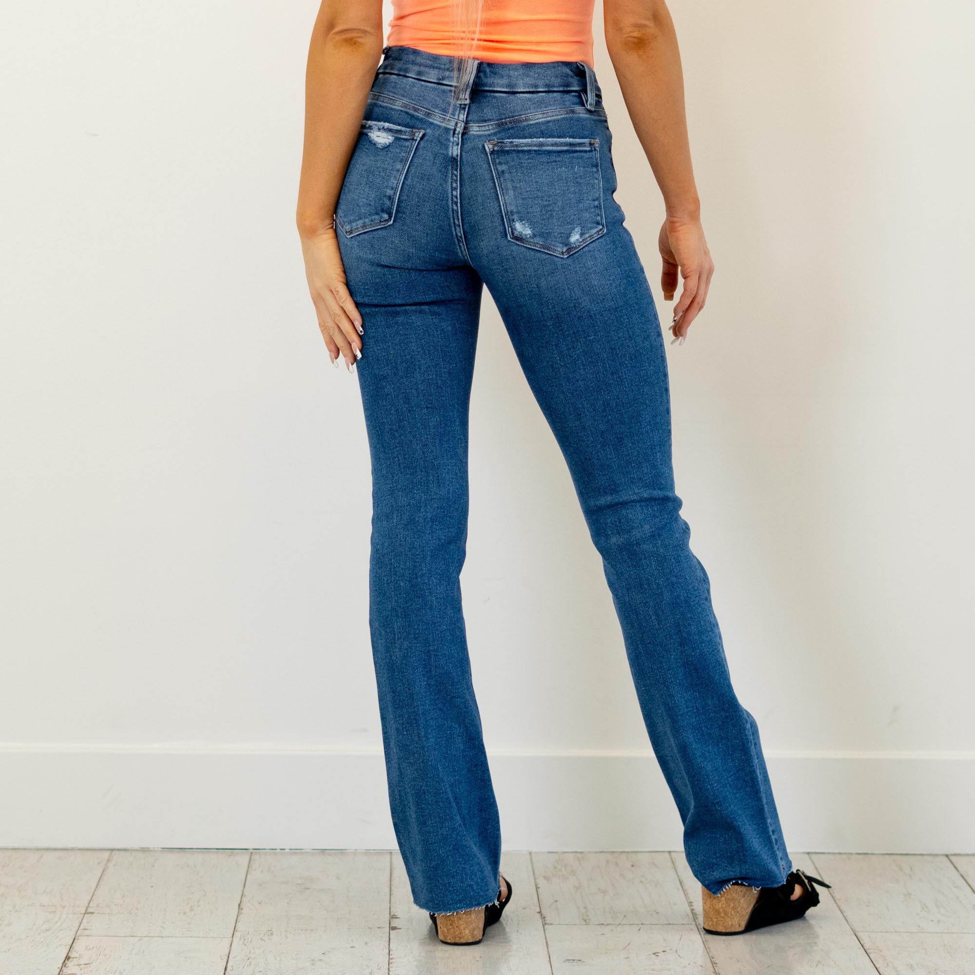 Lovervet by VERVET&nbsp;

Sleek and flattering, this high-rise bootcut features a seamless waistband for a smooth, polished fit. The clean cut raw hem and full-length silhouette create an effortlessly elongating look. Made with comfort stretch denim, these jeans offer all-day ease while holding their shape. A refined everyday style that pairs perfectly with everything from tees to tailored layers.

Color Name: Diantha
Color: Medium Blue Wash
Cut: Boot Cut, 33" Inseam*
Rise: High-Rise, 10" Front Rise*
Leg Op