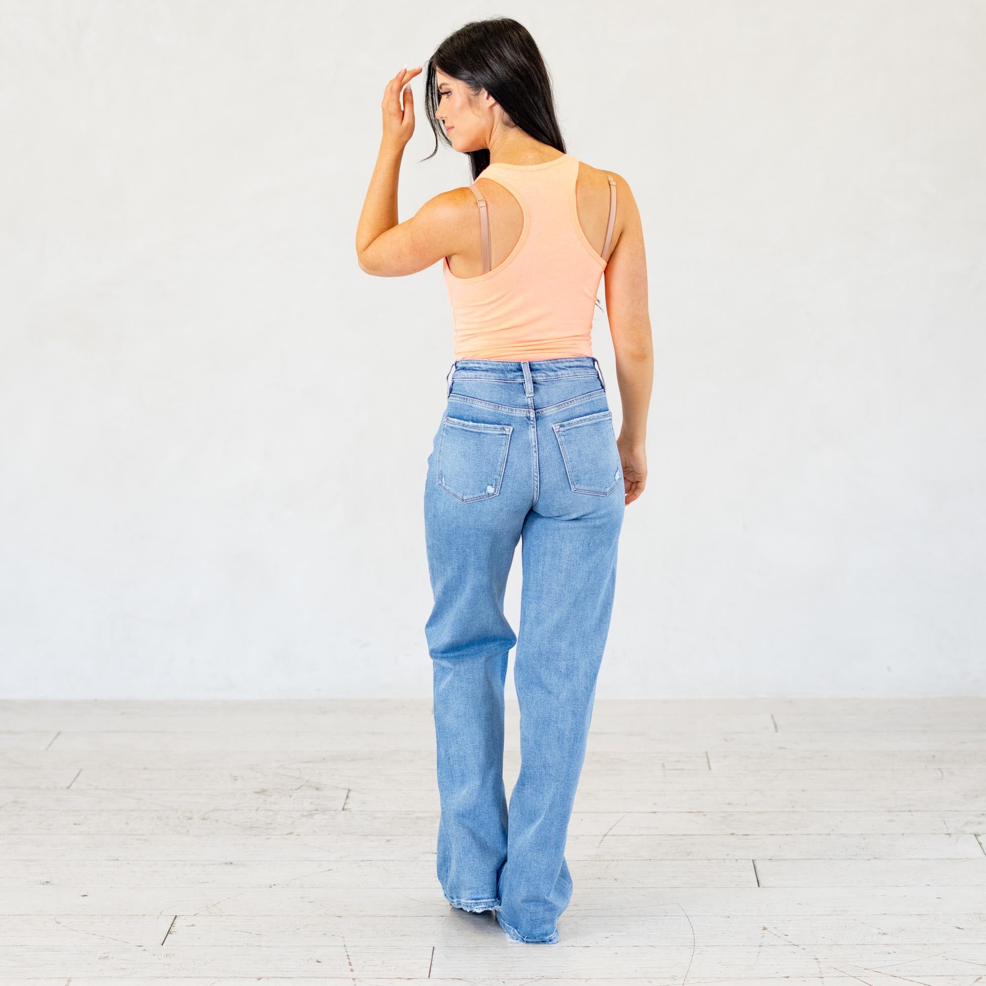

VERVET by&nbsp;Flying Monkey Jeans


Description&nbsp;

Color Name: Hearten
Color: Medium Blue
Cut: Wide Leg, 34" Inseam*
Rise: High-Rise, 10.5" Front Rise*
Leg Opening: 22"*
Material: 94.5% COTTON, 4.5% POLYESTER, 1% SPANDEX

Machine Wash Separately In Cold Water
Stitching: Classic
Fly: Zipper
Style #: V3651


*Measured on the smallest size, measurements may vary by size


Contact us for any additional measurements or sizing.
