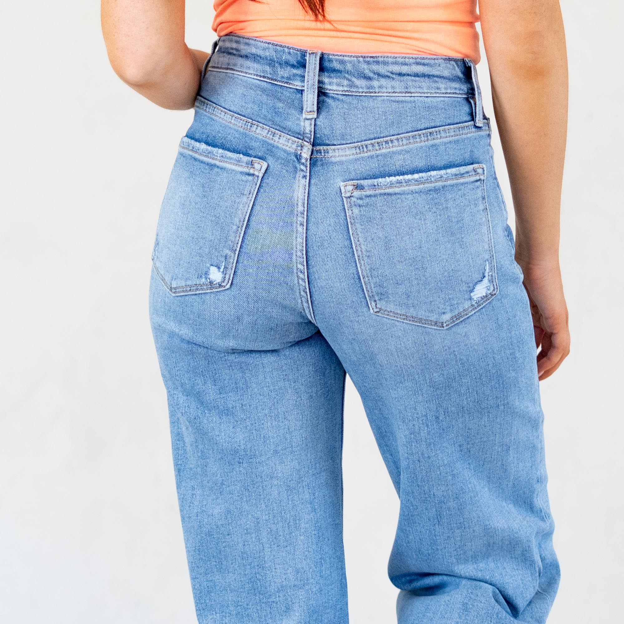 

VERVET by&nbsp;Flying Monkey Jeans


Description&nbsp;

Color Name: Hearten
Color: Medium Blue
Cut: Wide Leg, 34" Inseam*
Rise: High-Rise, 10.5" Front Rise*
Leg Opening: 22"*
Material: 94.5% COTTON, 4.5% POLYESTER, 1% SPANDEX

Machine Wash Separately In Cold Water
Stitching: Classic
Fly: Zipper
Style #: V3651


*Measured on the smallest size, measurements may vary by size


Contact us for any additional measurements or sizing.