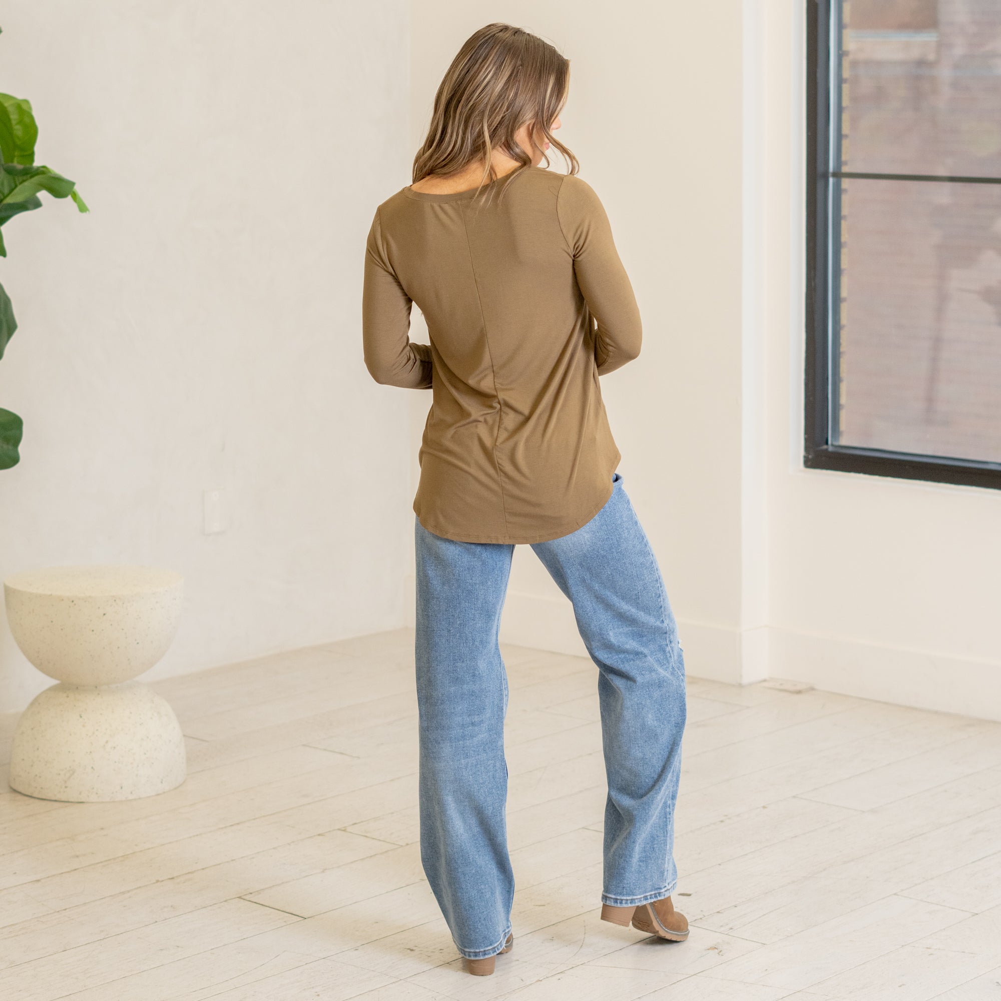 Zenana Long sleeve v-neck leopard pocket top APT-8208AB-KHAKI