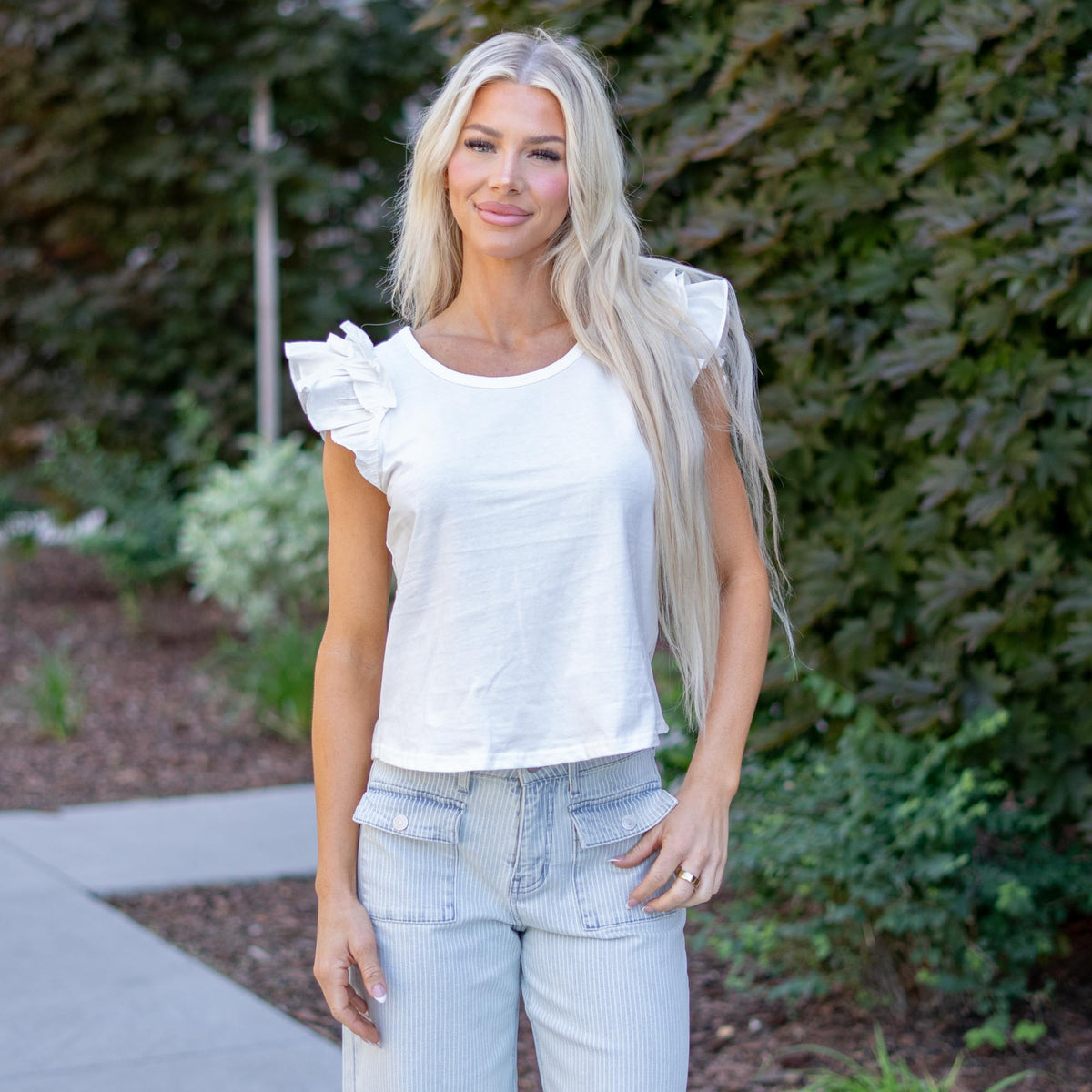 Hem & Thread Ruffle Short Sleeve Knit Top 34196-white – American Blues