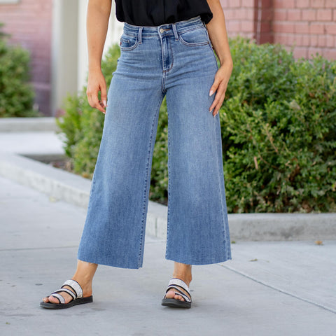 Judy Blue Jeans | Classic High Rise Wide Crop Bootcut Regular 