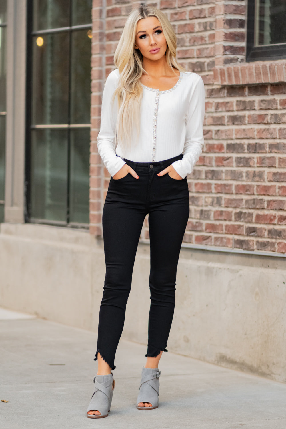 Kan Can Jeans Collection: Core Style Color: Black Cut: Ankle Skinny, 27" Inseam  Rise: High-Rise, 9" Front Rise Black, 66.4% COTTON 28.35 POLYESTER 3.6% RAYON 1.75 SPANDEX Kan Can Jeans Stitching: Classic Fly: Zipper Style #: KC7267BK Contact us for any additional measurements or sizing.  Haley is 5’6" and wears size 3 in jeans, a small top and 7.5 in shoes. She is wearing a 25 in these jeans.