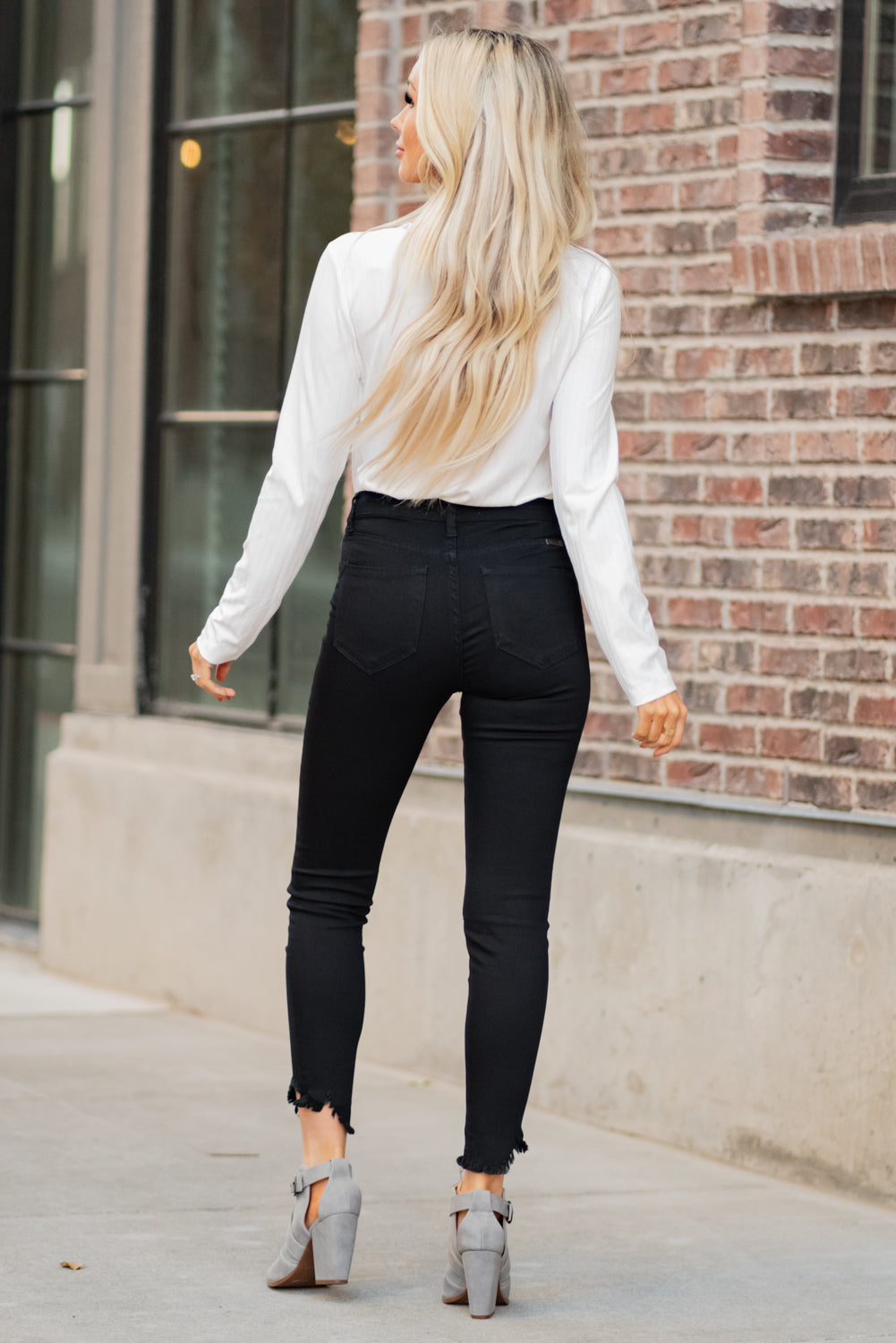 Kan Can Jeans Collection: Core Style Color: Black Cut: Ankle Skinny, 27" Inseam  Rise: High-Rise, 9" Front Rise Black, 66.4% COTTON 28.35 POLYESTER 3.6% RAYON 1.75 SPANDEX Kan Can Jeans Stitching: Classic Fly: Zipper Style #: KC7267BK Contact us for any additional measurements or sizing.  Haley is 5’6" and wears size 3 in jeans, a small top and 7.5 in shoes. She is wearing a 25 in these jeans.