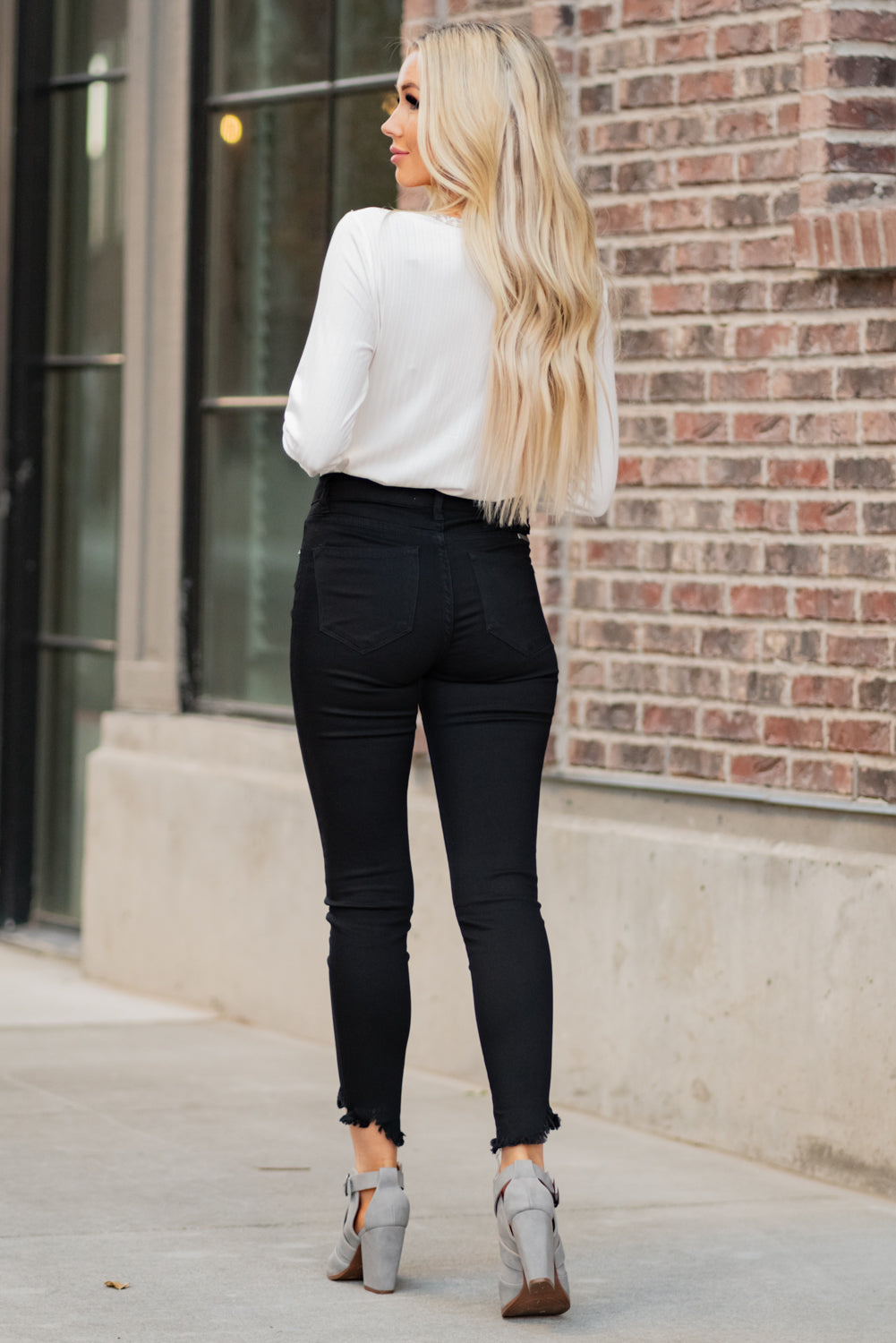 Kan Can Jeans Collection: Core Style Color: Black Cut: Ankle Skinny, 27" Inseam  Rise: High-Rise, 9" Front Rise Black, 66.4% COTTON 28.35 POLYESTER 3.6% RAYON 1.75 SPANDEX Kan Can Jeans Stitching: Classic Fly: Zipper Style #: KC7267BK Contact us for any additional measurements or sizing.  Haley is 5’6" and wears size 3 in jeans, a small top and 7.5 in shoes. She is wearing a 25 in these jeans.