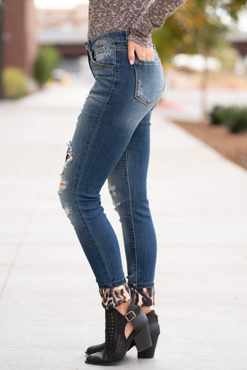 KanCan Jeans  Collection: Core Style Style Name: Mason Leopard Patch Skinny Color: Medium Dark Wash Cut: Skinny, 29.5" Inseam Rise: Mid-Rise, 8.5" Front Rise 70% COTTON 19% POLYESTER 10% RAYON 1% LYCRA Fly: Zipper  Style #: KC8191D Contact us for any additional measurements or sizing.  Melissa is 5'5" and wears a 2 in jeans, small top and size 6 shoe. She is wearing a 24/1 in these jeans.