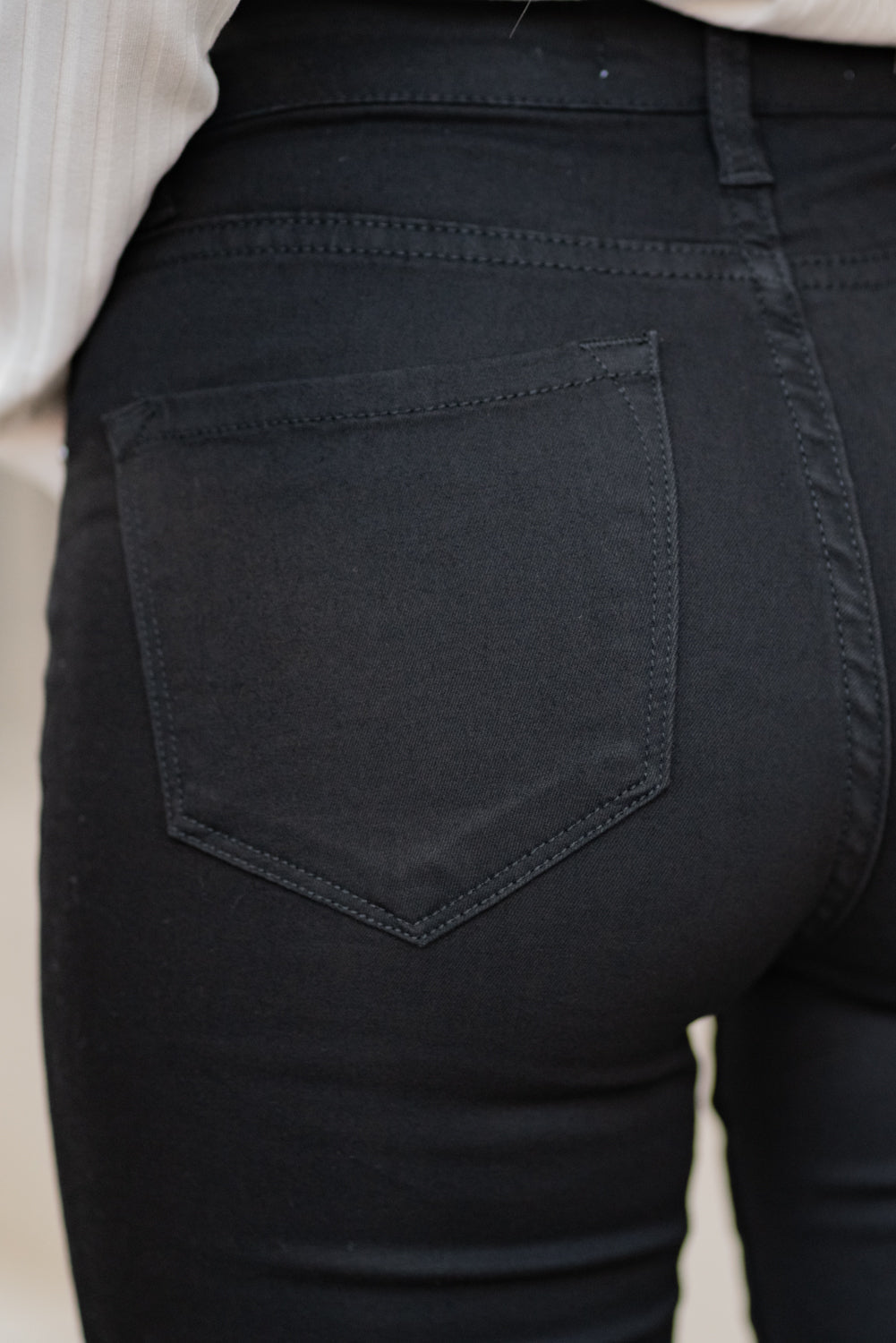 Kan Can Jeans Collection: Core Style Color: Black Cut: Ankle Skinny, 27" Inseam  Rise: High-Rise, 9" Front Rise Black, 66.4% COTTON 28.35 POLYESTER 3.6% RAYON 1.75 SPANDEX Kan Can Jeans Stitching: Classic Fly: Zipper Style #: KC7267BK Contact us for any additional measurements or sizing.  Haley is 5’6" and wears size 3 in jeans, a small top and 7.5 in shoes. She is wearing a 25 in these jeans.