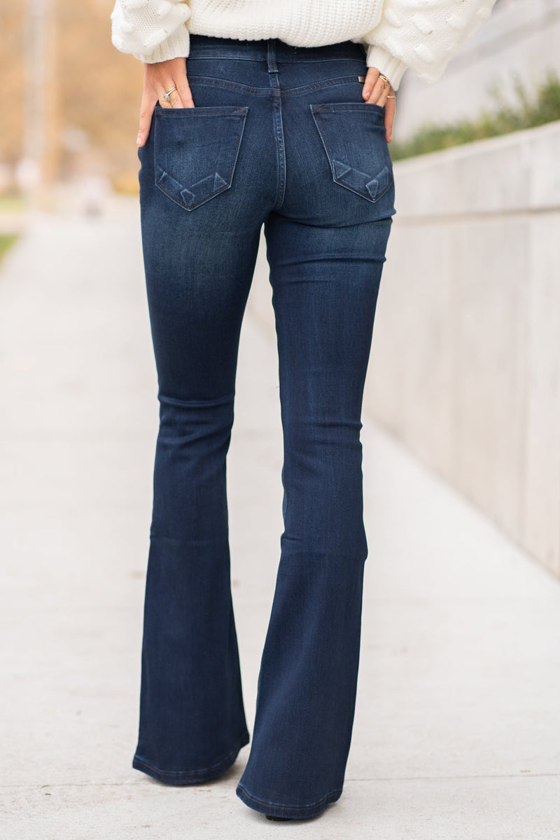 KanCan Jeans Collection: Core Style  Color: Dark Wash Cut: Flare, 33.75" Inseam  Rise: Mid-Rise, 9" Front Rise 54% 54% COTTON 34% Rayon 10% POLYESTER 2% SPANDEX Fly: Zipper Style #: KC6102D Contact us for any additional measurements or sizing.  Taylor is 5'7" and wears a size 4 in jeans, small top and an 8.5 in shoes. She is wearing a size size 25/3 in these jeans.