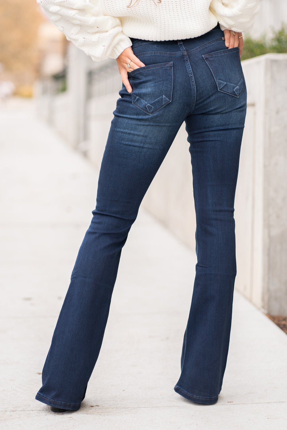 KanCan Jeans Collection: Core Style  Color: Dark Wash Cut: Flare, 33.75" Inseam  Rise: Mid-Rise, 9" Front Rise 54% 54% COTTON 34% Rayon 10% POLYESTER 2% SPANDEX Fly: Zipper Style #: KC6102D Contact us for any additional measurements or sizing.  Taylor is 5'7" and wears a size 4 in jeans, small top and an 8.5 in shoes. She is wearing a size size 25/3 in these jeans.