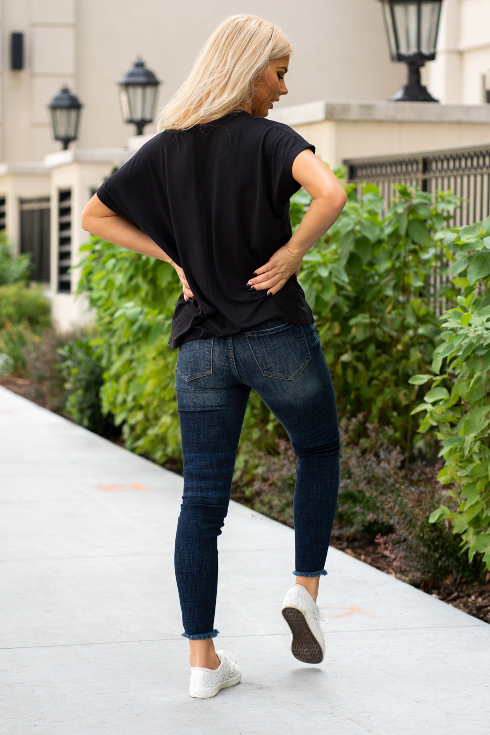 KanCan Jeans  Collection: Core Style Color: Dark Wash, 91.9% Cotton 7% Polyester 1.1% Spandex Cut: Ankle Skinny, 27.5" Inseam Rise: High-Rise, 9.5" Front Rise Machine Wash Separately In Cold Water Stitching: Classic Fly: Zipper Style #: KC7274D Contact us for any additional measurements or sizing.