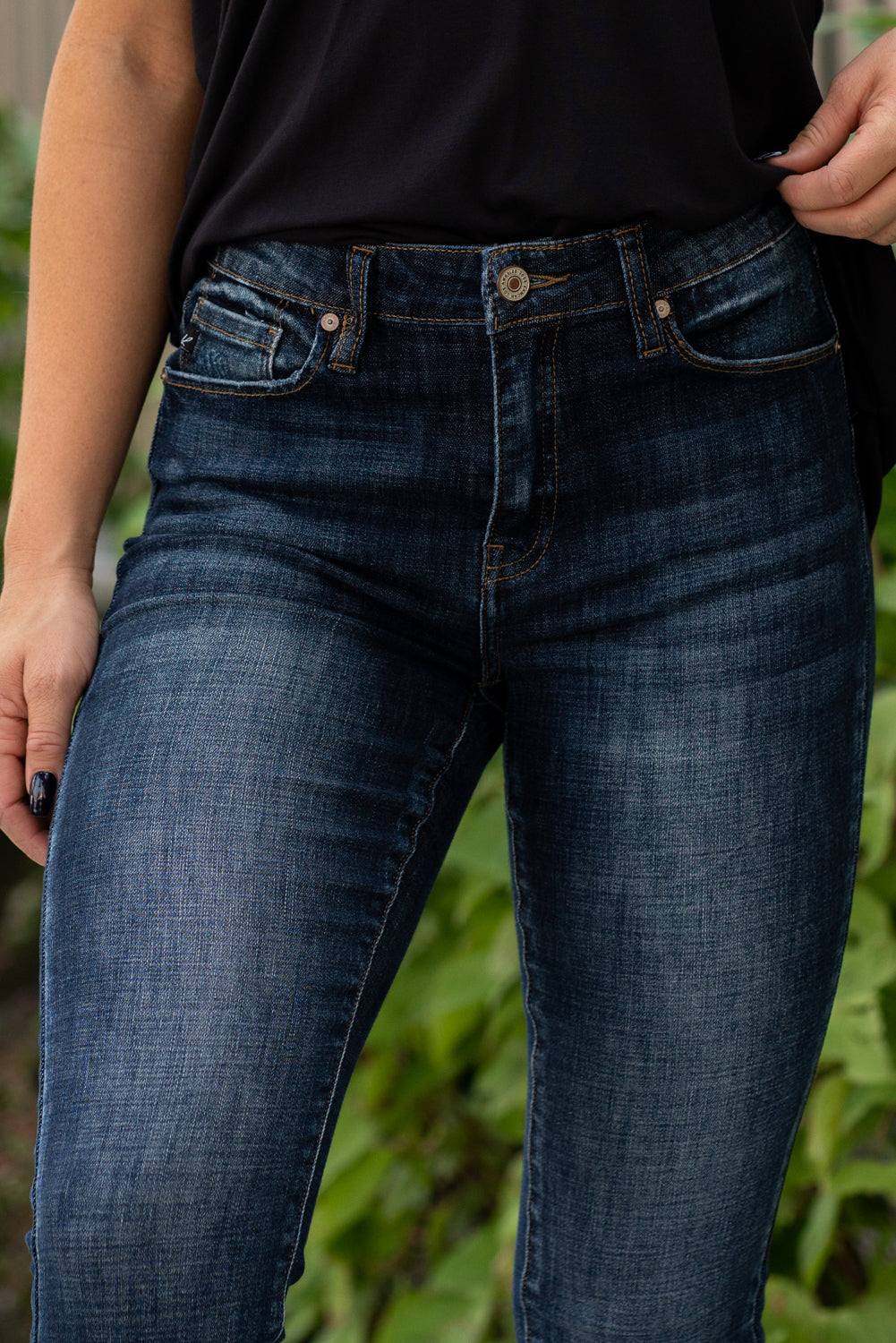 KanCan Jeans  Collection: Core Style Color: Dark Wash, 91.9% Cotton 7% Polyester 1.1% Spandex Cut: Ankle Skinny, 27.5" Inseam Rise: High-Rise, 9.5" Front Rise Machine Wash Separately In Cold Water Stitching: Classic Fly: Zipper Style #: KC7274D Contact us for any additional measurements or sizing.