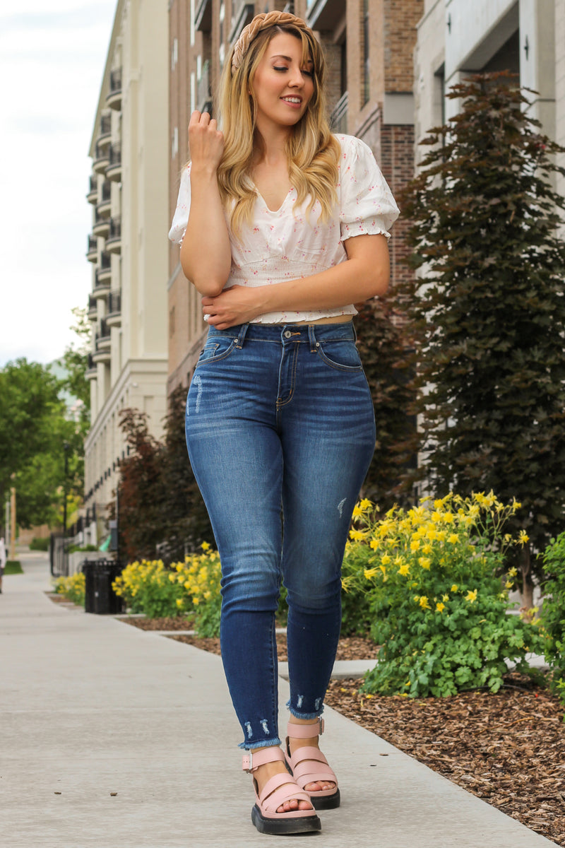 Kan Can Jeans  Collection: Summer 2020 Color: Dark Wash Cut: Ankle Skinny, 27" Inseam  Rise: High Rise, 9.5" Front Rise 74% COTTON 15% POLYESTER 10% RAYON 1% SPANDEX Stitching: Classic Fly: Zipper Style #: KC8409D