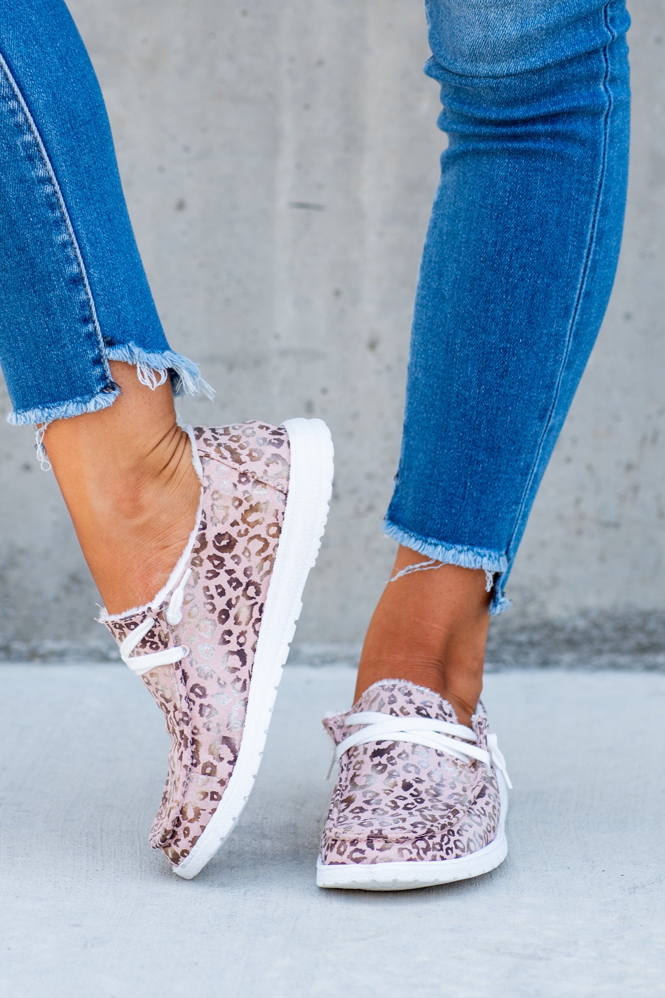 Boat Shoes | Gyspy Jazz by Very G  These boat shoes from Gyspy Jazz are comfortable and bold. Style: Safari Color: Blush Cut: Boat  Rubber Sole Style #: GJSP0246-Blush  Contact us for any additional measurements or sizing. 