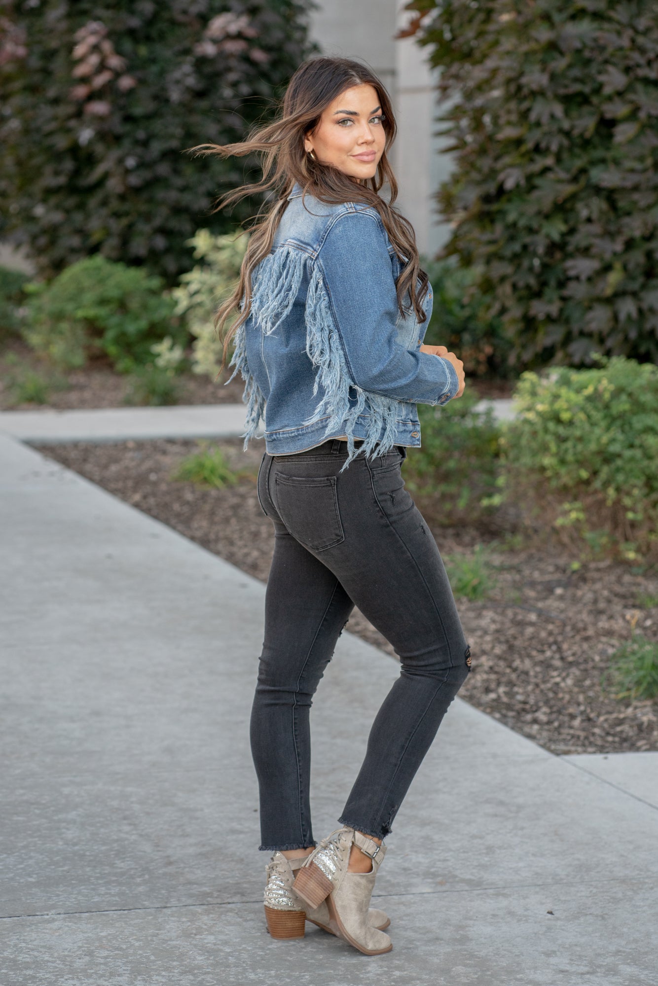 Denim jacket with black top on Stylevore