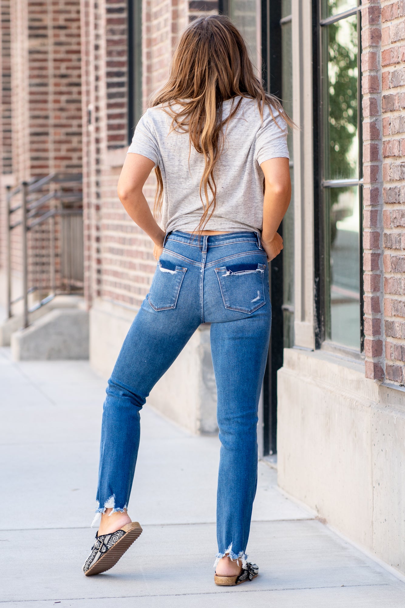 Flying Monkey Jeans  Comfort stretch denim with a mid-rise and ankle-length kick flare bottom. Wear this new fit with slip-ons and graphic tees all year long.   Wash: Dark Blue Name: Phoenix Cut: Flare, 30" Inseam  Rise: Mid Rise, 9" Front Rise  98%COTTON 2%SPANDEX Stitching: Classic Fly: Zip Style #: F4497 Contact us for any additional measurements or sizing.