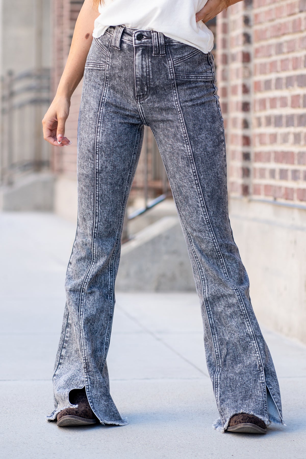 KanCan Jeans    Fray hem with a split hem and a front seam with a high waist.  Color: Grey Wash  Cut: Flare, 33" Inseam  Rise: High Rise, 11.5" Front Rise 99% COTTON , 1% SPANDEX Fly: Zipper Fly Style #: KC9314GR Contact us for any additional measurements or sizing.    *Measured on the smallest size, measurements may vary by size. 