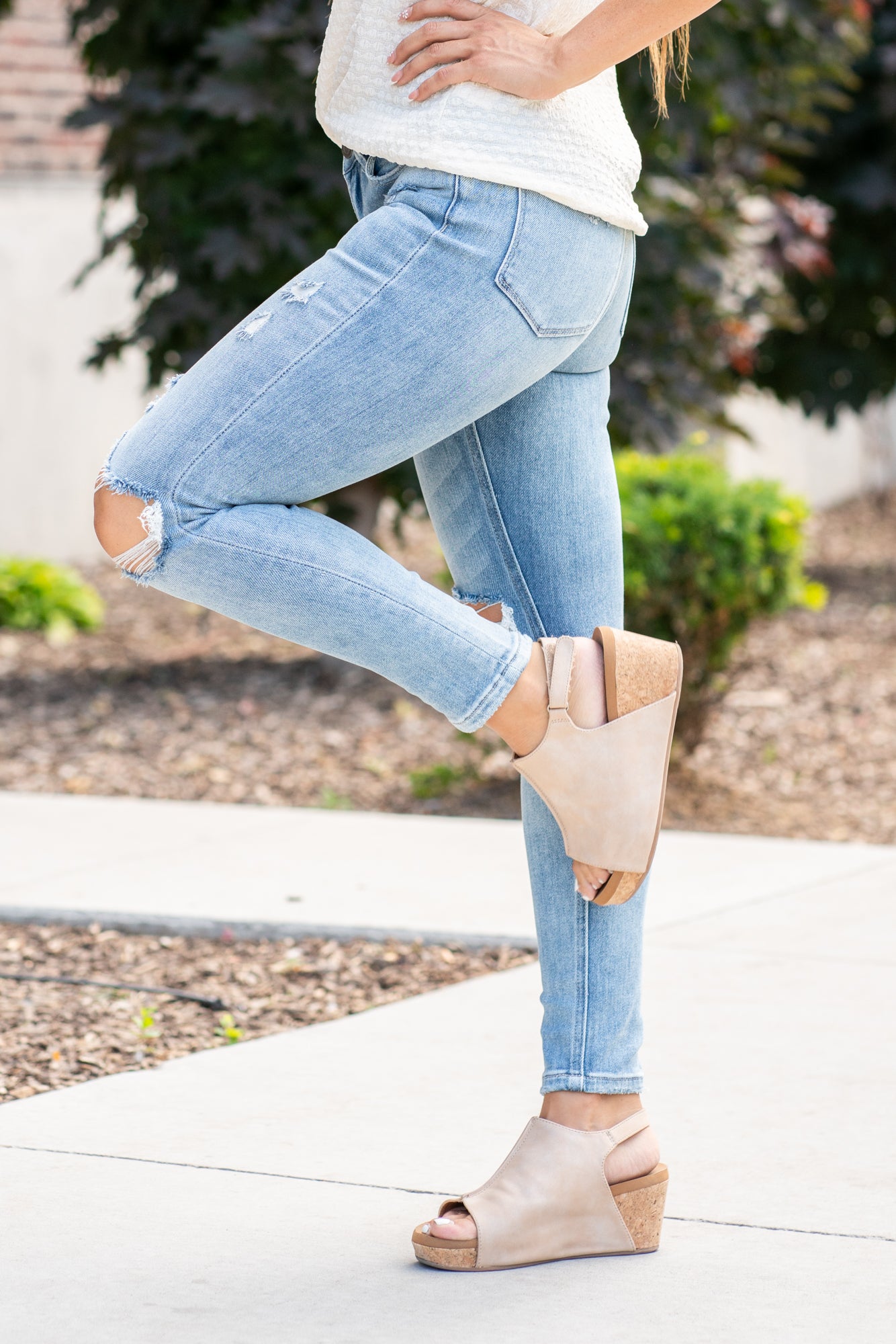 VERVET by Flying Monkey Jeans  This comfortable stretchy denim has a distressed detail, calf-hugging fit, fray hem bottom, and a 5 button-exposed fly with a distressed back pocket. Skinny Cut, 27" Inseam* Mid Rise, 9" Front Rise* 92%COTTON, 6%POLYESTER, 2%SPANDEX Machine Wash Separately In Cold Water Stitching: Classic Fly: Zipper Fly Style #: V2948 Contact us for any additional measurements or sizing.    *Measured on the smallest size, measurements may vary by size. 