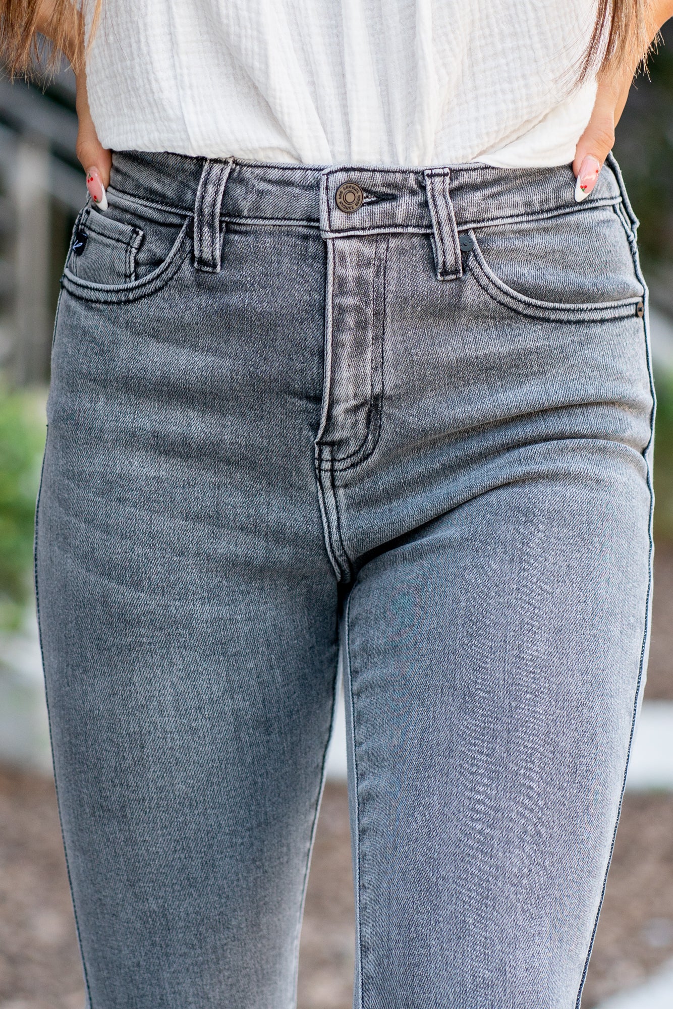 KanCan Jeans  Color: Grey Cut: Super Skinny, 28" Inseam* Rise: High-Rise, 10" Front Rise* 94.9% COTTON 3.8% POLYESTER 1.3% SPANDEX Fly: Zipper  Style #: KC7342LG *Measured on the smallest size, measurements may vary by size.  Contact us for any additional measurements or sizing.   Alyssa is 5'5" and wears a size 25 in jeans, a small in tops, and 8 in shoes. She is wearing a size 25 in these jeans. 