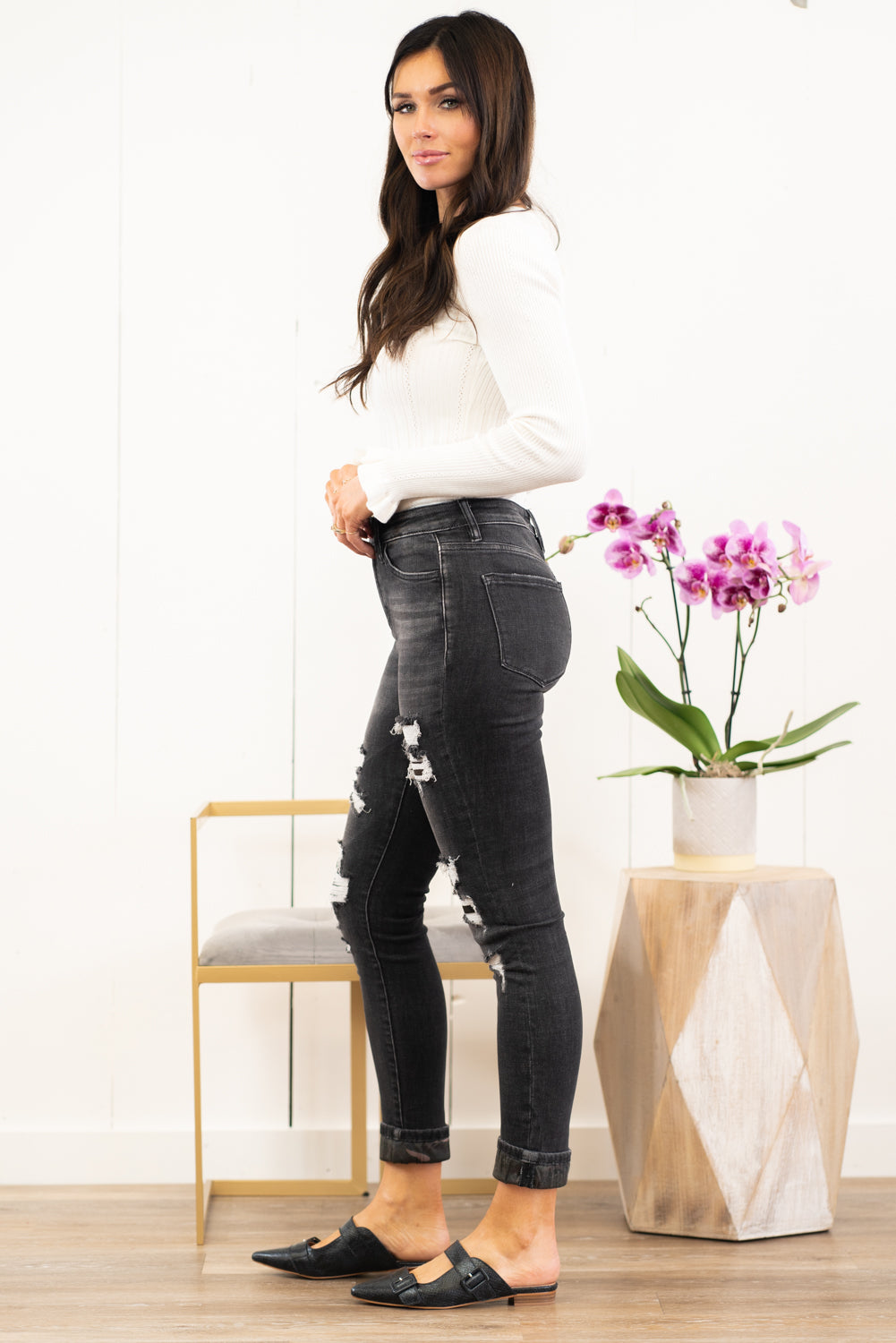 VERVET by Flying Monkey Jeans    Camouflage is a must have trendy print and these Camo Patch skinny jeans offer a cute distressed look with coverage. Collection: Spring 2021 Skinny, 27" Inseam Rise: High Rise, 10" Front Rise 93.8% COTTON, 5.4% POLYESTER, 0.8% SPANDEX Stitching: Classic Fly: Zip Fly Style #: T5025 Contact us for any additional measurements or sizing.