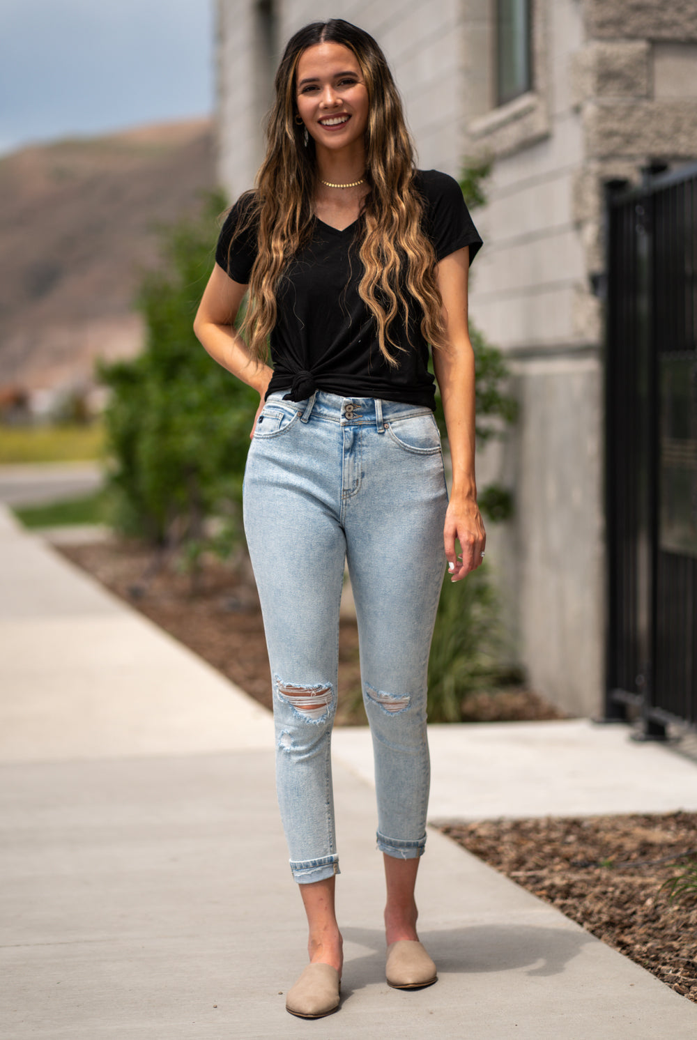 Kan Can Jeans  Collection: Summer 2020 Color: Acid Wash Cut: Ankle Skinny, 26" Inseam  Rise: High Rise, 10.5" Front Rise Stitching: Classic Fly: Zipper Style #: KC8594L Contact us for any additional measurements or sizing