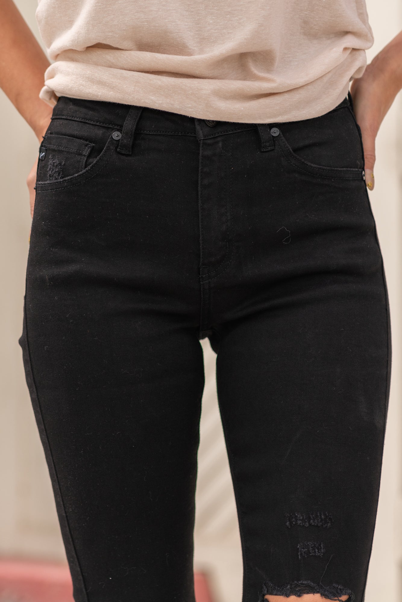 KanCan Jeans  Color: Black Cut: Ankle Skinny, 27.5" Inseam Rise: High-Rise, 9.5" Front Rise Material: COTTON 38% LY 31.2% POLYESTER 29% SPANDEX 1.2% Detail: Step-Hem and Distressed Ripped Legs Fly: Zipper Fly Style #: KC7283BK Contact us for any additional measurements or sizing.