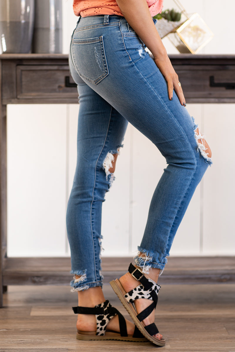 Cello Jeans  These jeans can be flattering, trendy and comfy. You can both dress up and dress down with body suit or crop top. Collection: Spring 2021 Color: Light Blue Wash Cut: Crop Ankle Skinny, 26.5" Inseam Rise: Mid-Rise, 8.5" Front Rise 98% COTTON 2% SPANDEX Fly: Zipper Style #: WV75236LTD Contact us for any additional measurements or sizing.  Haley wears a size small top, a 1 in jeans, and a small in tops. She is wearing a size 1 in these jeans.