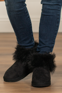 Booties | Very G  These boots from Very G are perfect to wear all winter your favorite jeans.  Style Name: Frost Color: Black Cut: Slip-On Rubber Sole Style #: VGLB0305-Black Contact us for any additional measurements or sizing.   
