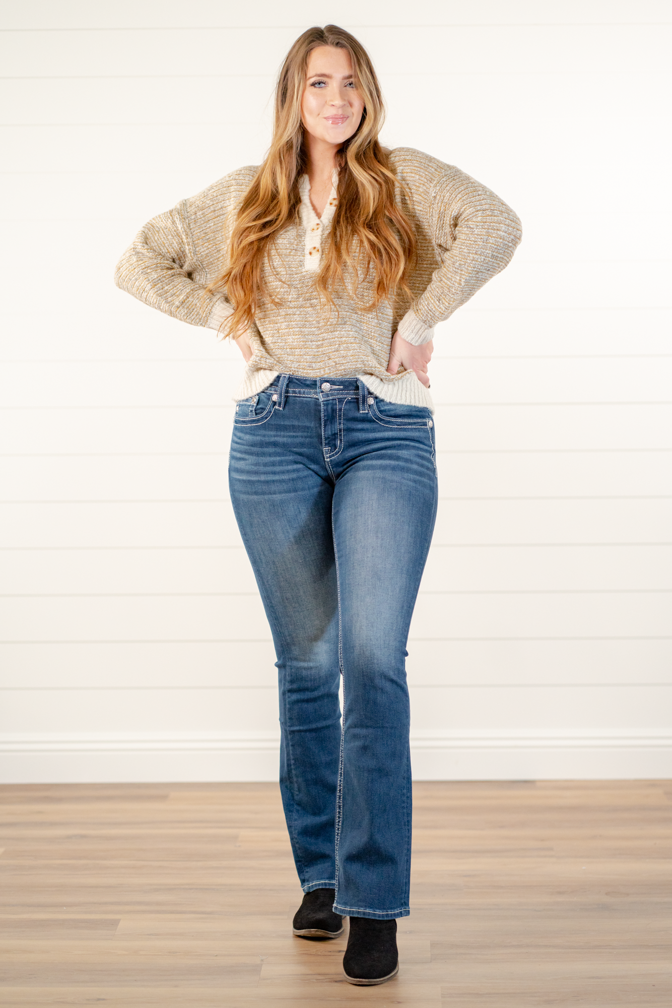 Miss Me  Wear these M logo pockets jeans every day to bling up your wardrobe. Boot cut jeans featuring a 5 pocket design, whiskering, and crystal rivets. Wash: Dark Blue Inseam: 34" Boot Cut* Mid Rise, 8.75" Front Rise* Silver Buttons and Rivets  Material: 93% Cotton 5% Polyester 2% Elastane Style #: M3817B3   Contact us for any additional measurements or sizing.    *Measured on the smallest size, measurements may vary by size.   