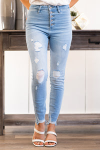 KanCan Jeans Collection: Spring 2021 Color: Light Blue Wash Destroyed Hem Ankle Cut: Skinny, 28" Inseam Rise: High-Rise, 11" Front Rise 94.9% COTTON, 3.8% POLYESTER, 1.3% SPANDEX Stitching: Classic Fly: Exposed Button Fly Style #: KC7337L Contact us for any additional measurements or sizing.  Haley wears a size small top, a 1 in jeans, and a small in tops. She is wearing a size 24/1 in these shorts.
