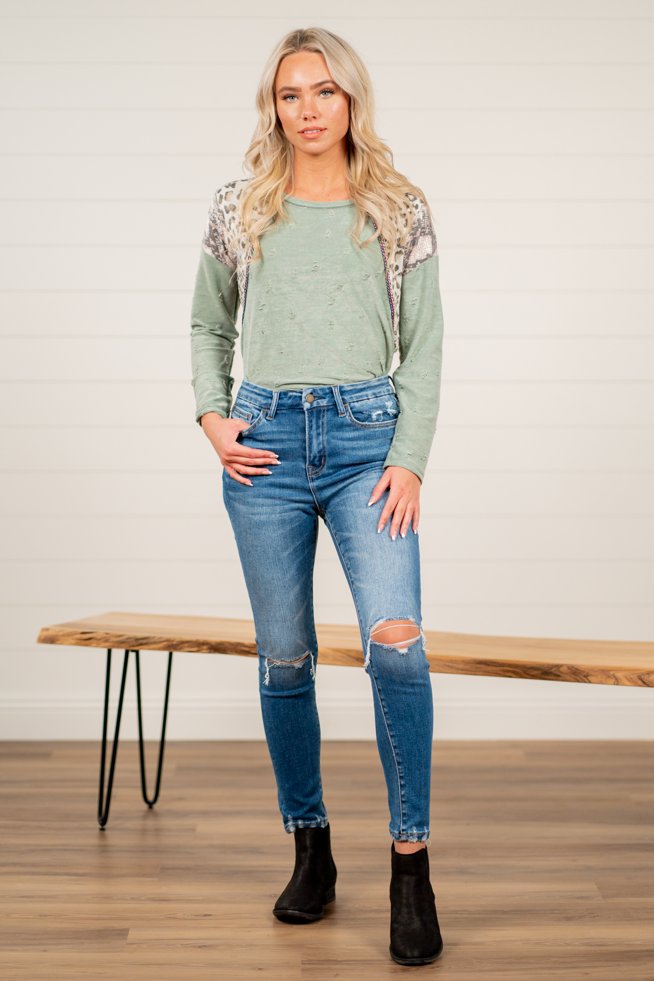 Flying Monkey Jeans  Flying Monkey is known for its slim-fitted denim that stretch to your body. These high-rise jeans hit at exactly the right spot on your waist and with some spandex, these will stretch as you wear and get super comfy!   Name: Summer Sand Cut: Skinny, 28" skinny* Rise: High Rise, 10" Front Rise* 98% COTTON 2% SPANDEX