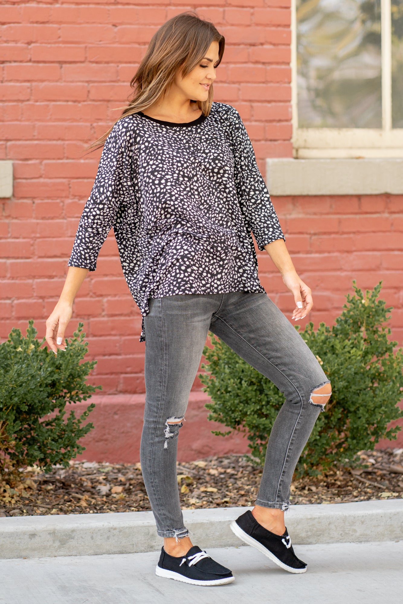 Hem & Thread   Feel comfortable and cute in this leopard knit top. Pair with your favorite jeans and booties for an early fall vibe.   Neckline: Round Neck Sleeve: Mid Length Style #: 31014F-Black Contact us for any additional measurements or sizing.   