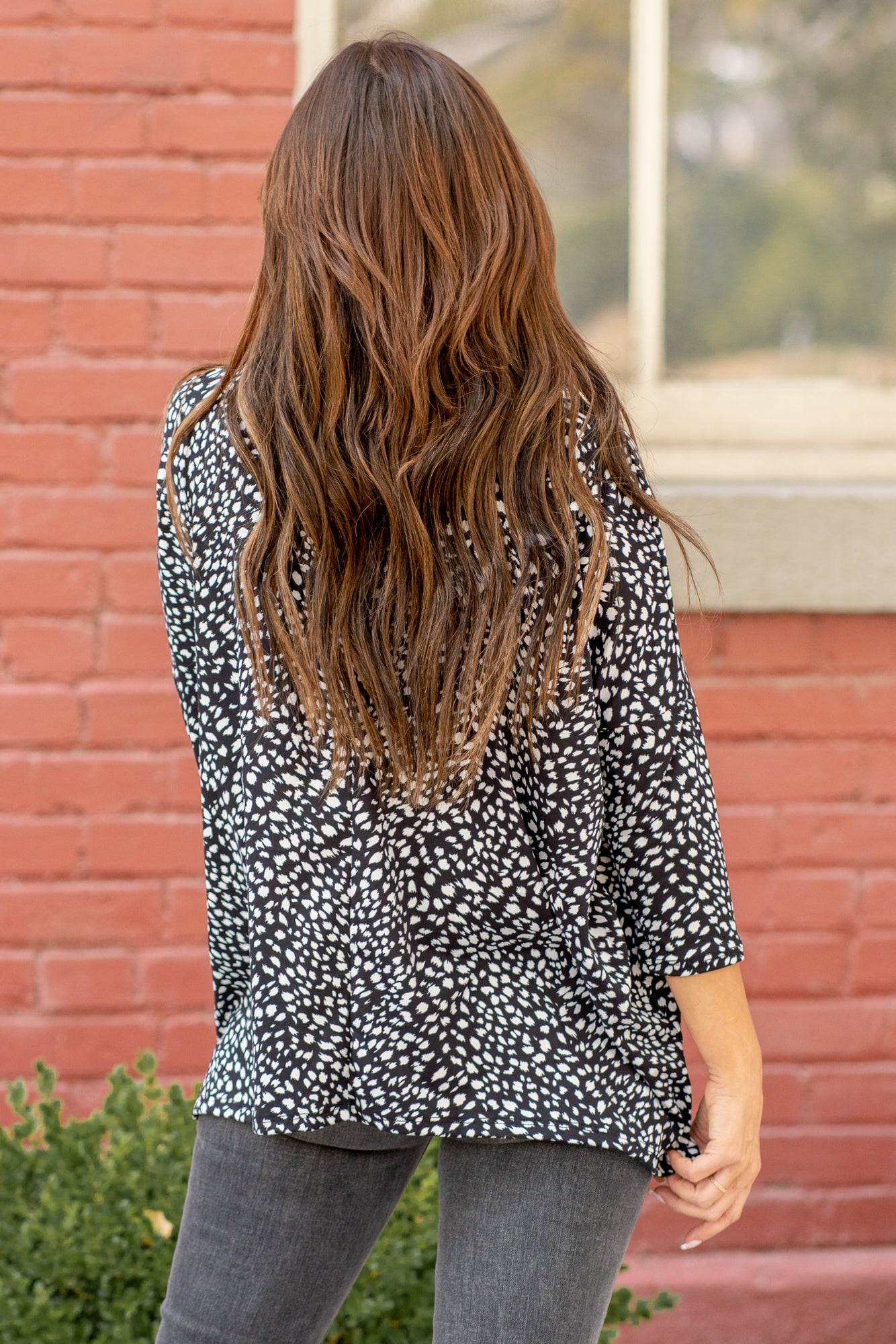 Hem & Thread   Feel comfortable and cute in this leopard knit top. Pair with your favorite jeans and booties for an early fall vibe.   Neckline: Round Neck Sleeve: Mid Length Style #: 31014F-Black Contact us for any additional measurements or sizing.   