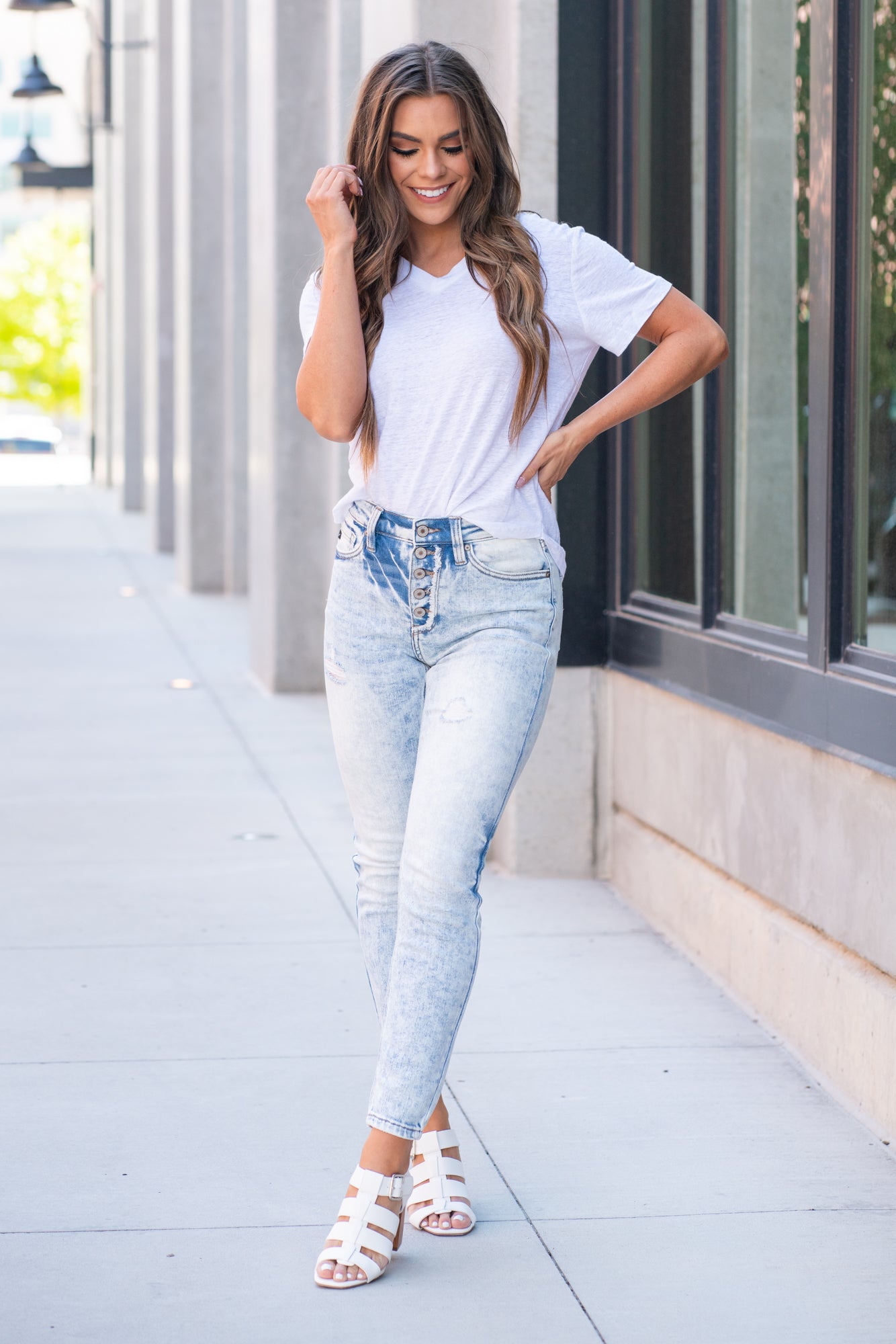 KanCan Jeans   KanCan Comfort Stretch  Color: Light Blue Wash Cut: Ankle Skinny, 27" Inseam* Rise: High-Rise, 10" Front Rise* 94% COTTON , 5% POLYESTER , 1% SPANDEX Stitching: Classic Fly: Zipper  Style #: KC9285L Contact us for any additional measurements or sizing.  *Measured on the smallest size, measurements may vary by size.  